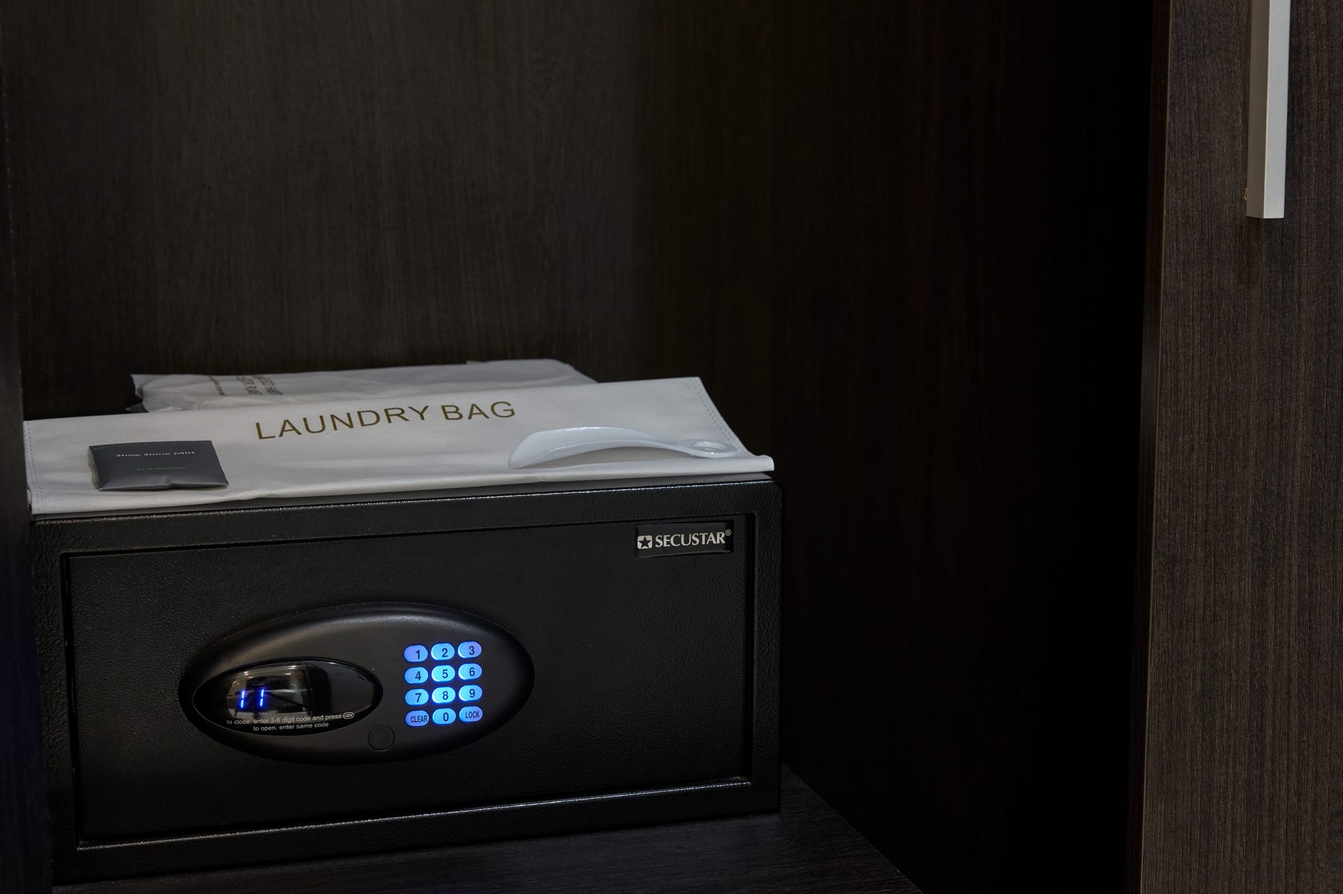 Breeze Boutique Athens, ,