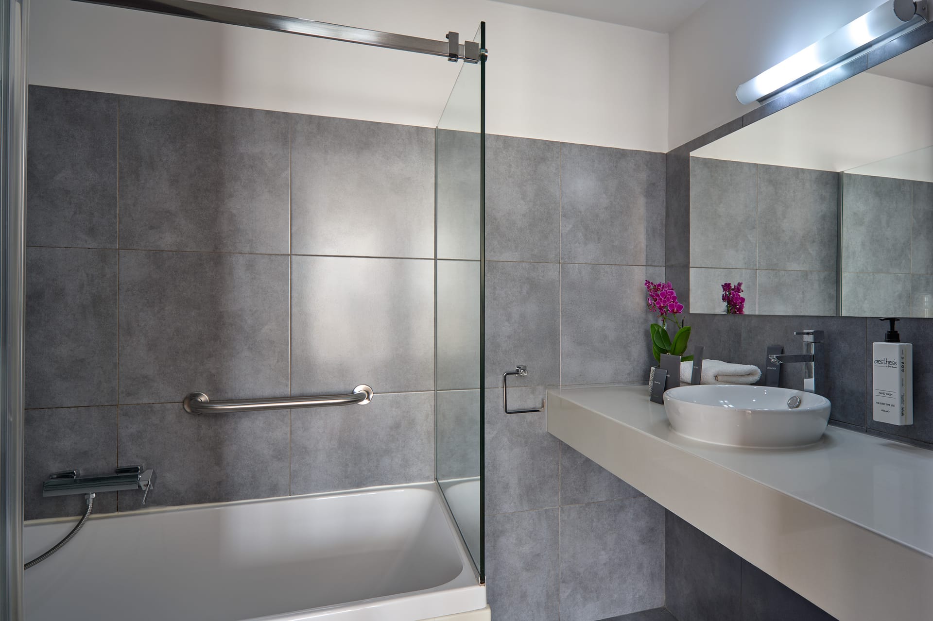 Breeze Boutique Athens, ,