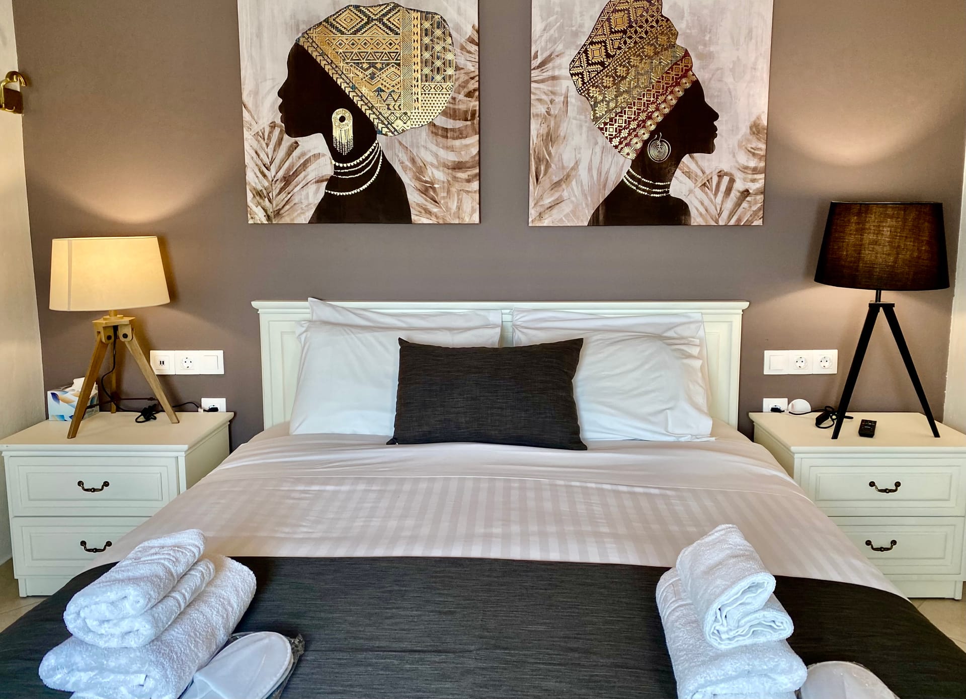 Deluxe apartment over the pool with whirlpool