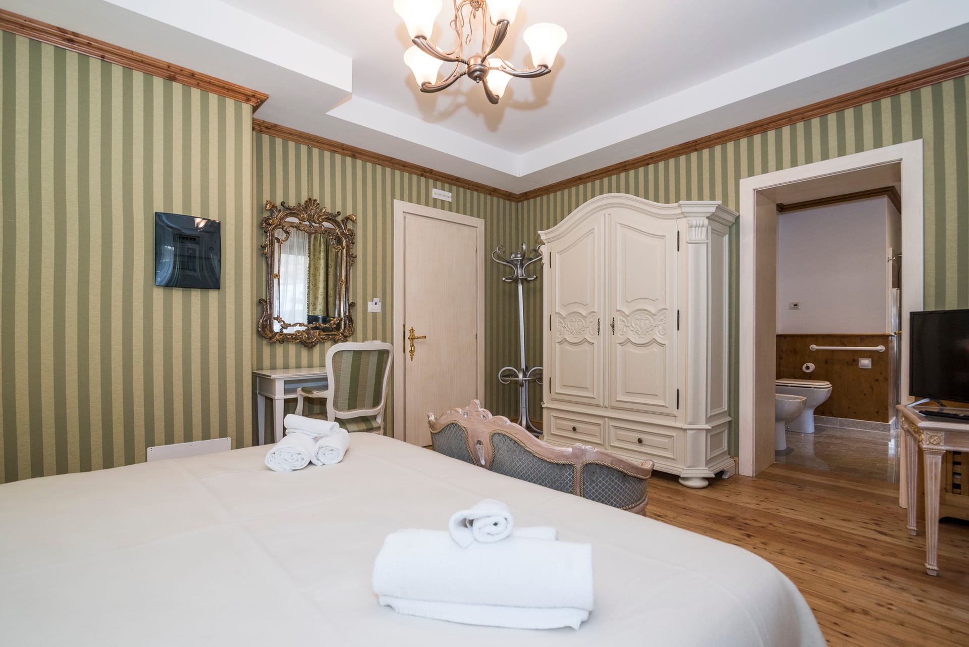 Accessible Deluxe Room - Village View