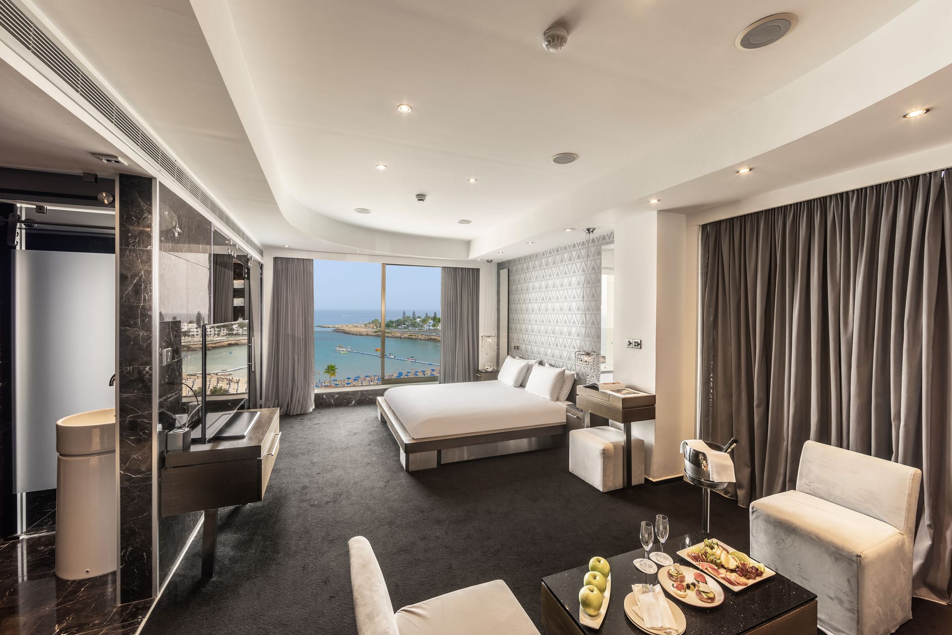 Capo Bay Beach Hotel, Protaras, Kipar — Executive Suite