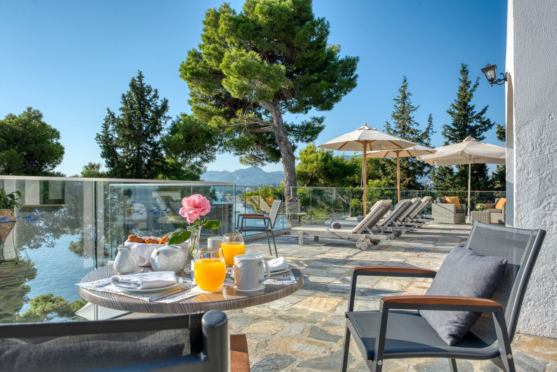 Deluxe Family Bungalow with Private Pool Sea & Mouse Island View