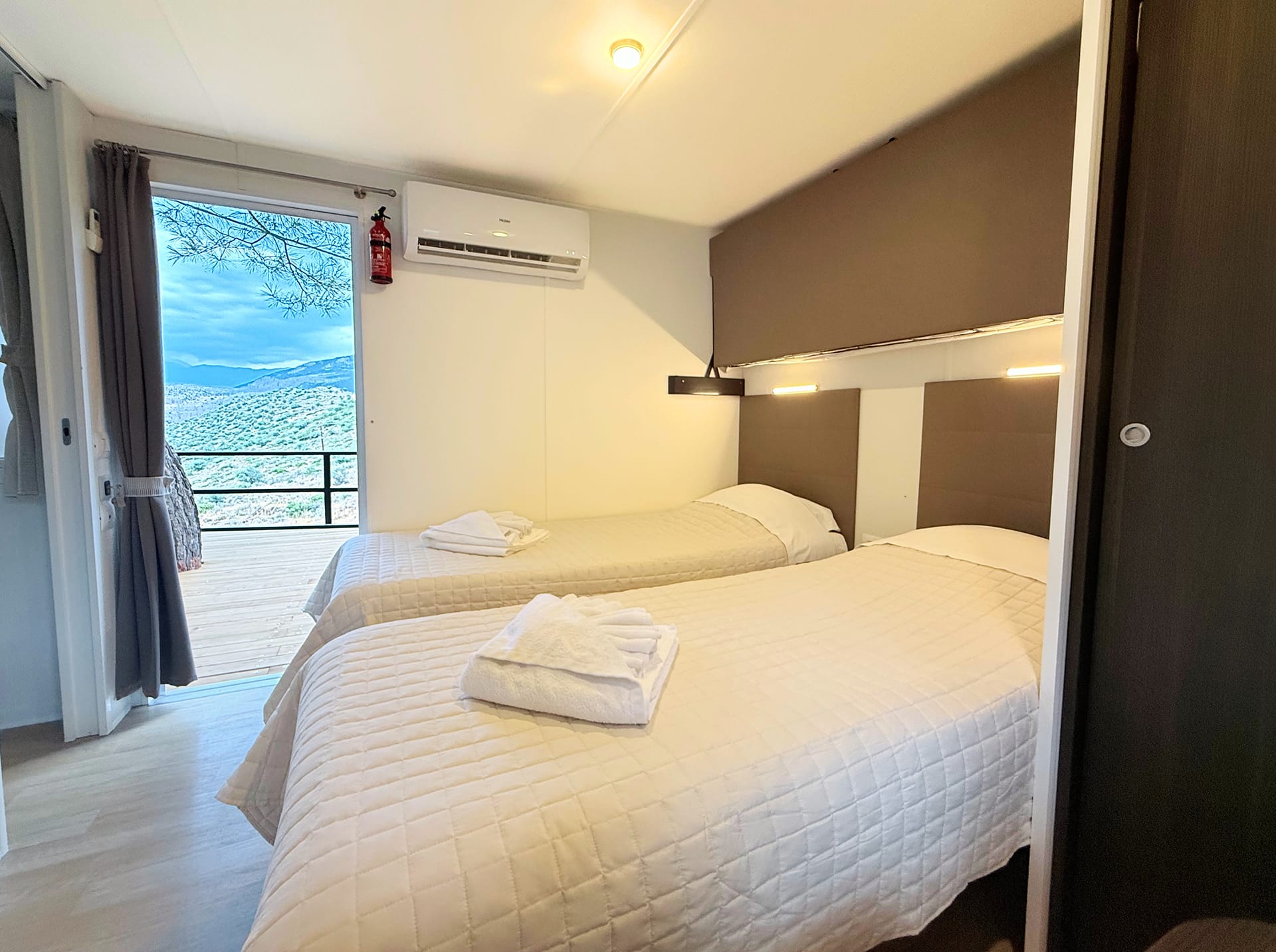 Hotel Mobile Room