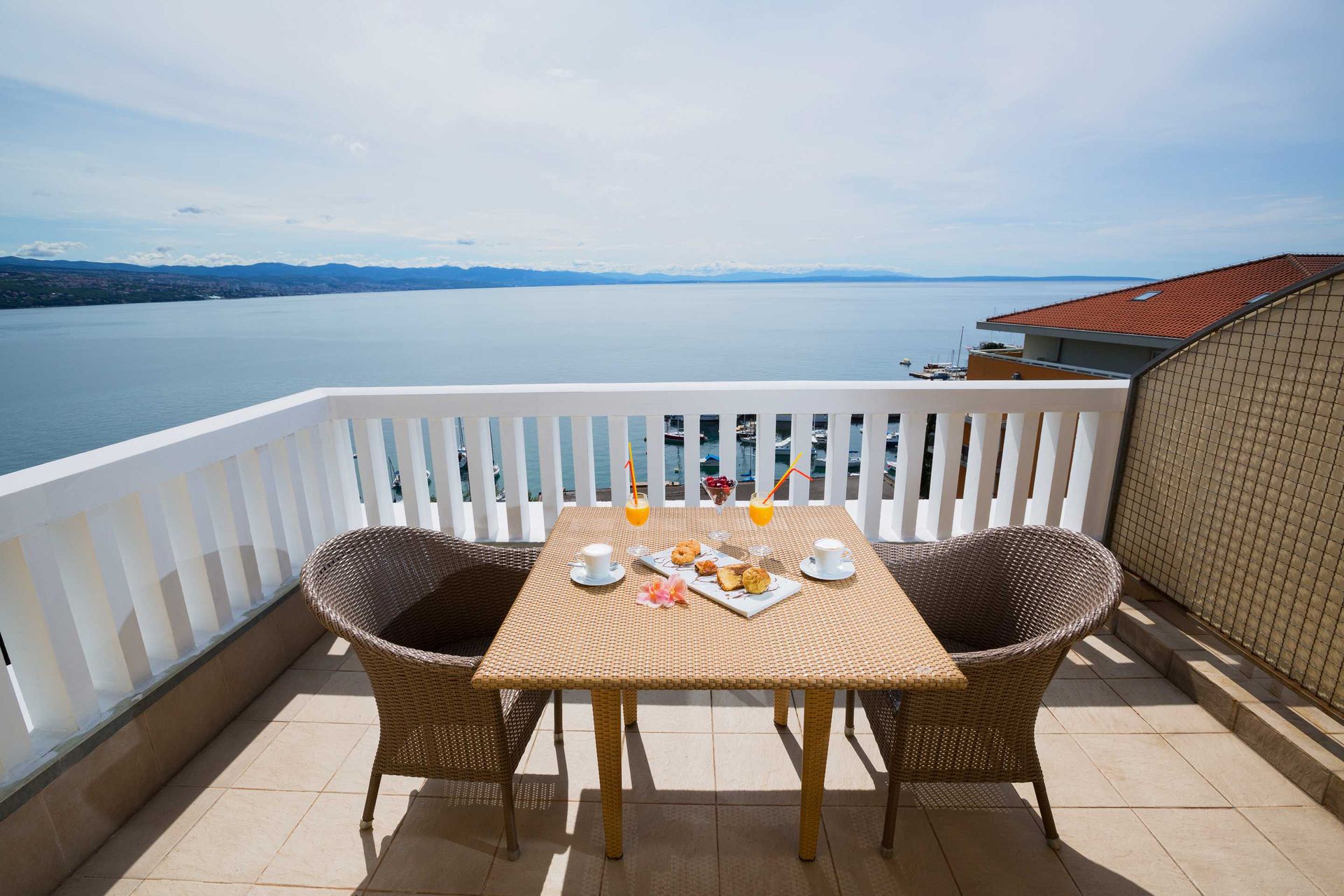 Suite 40 m² Courtyard/Garden View and Balcony-5