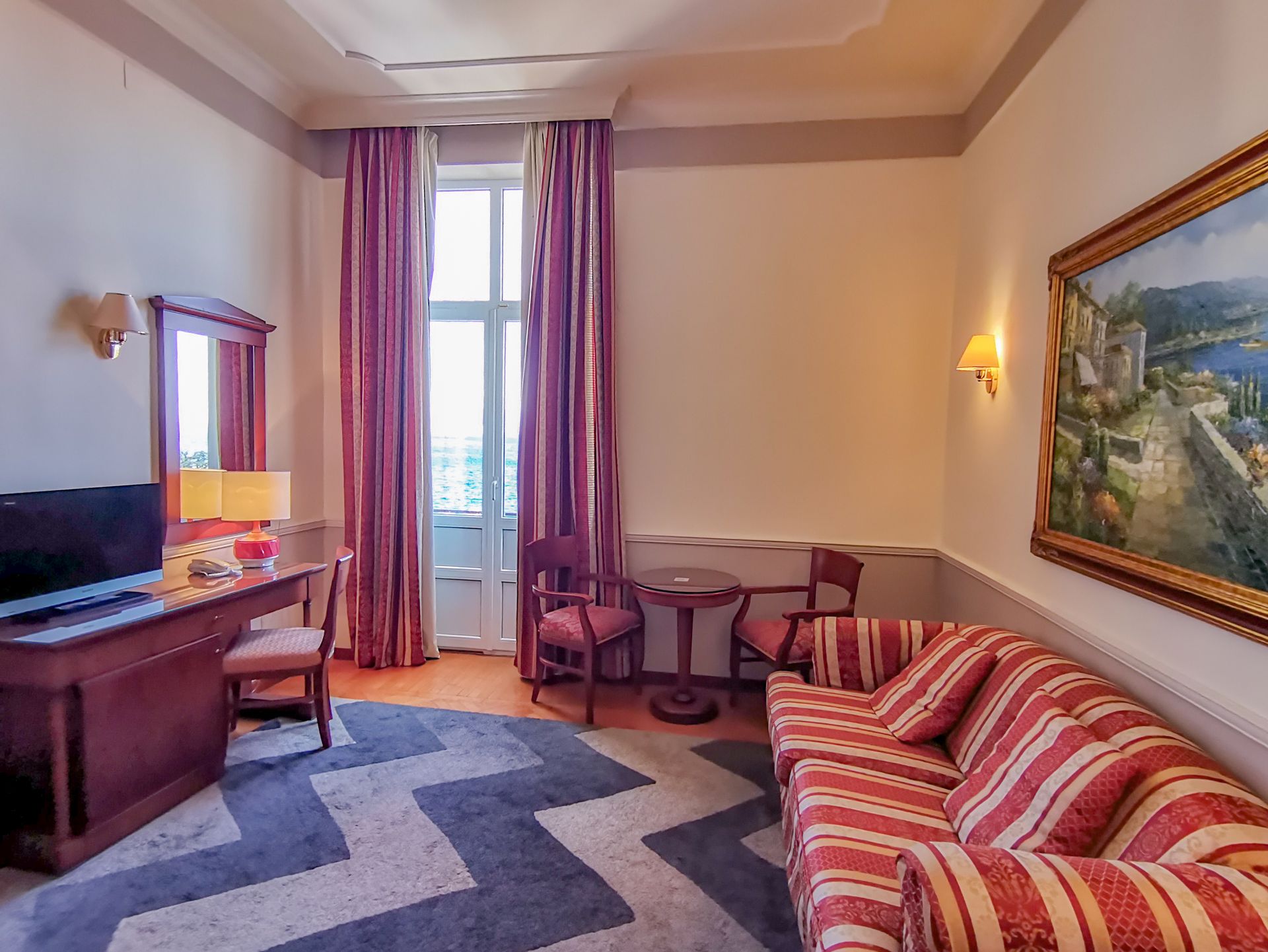 Suite 40 m² Courtyard/Garden View and Balcony-2