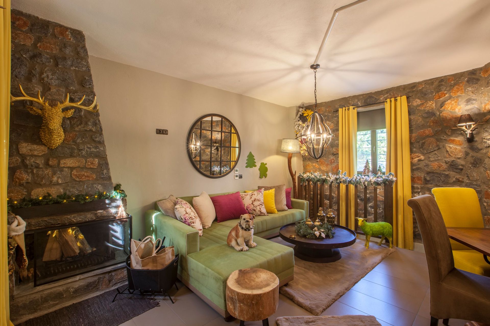 Rock Dandy - Private chalet with fireplace. Up to 6