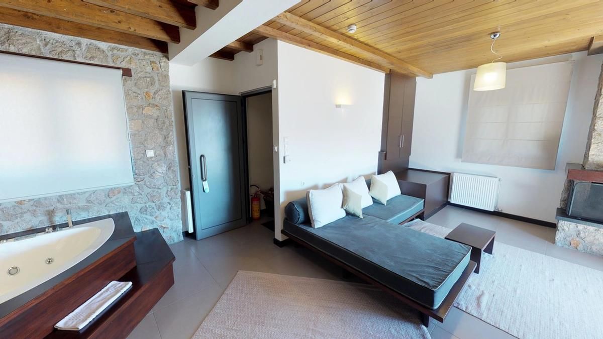 Executive Suite with Fireplace &amp; Spa Bath