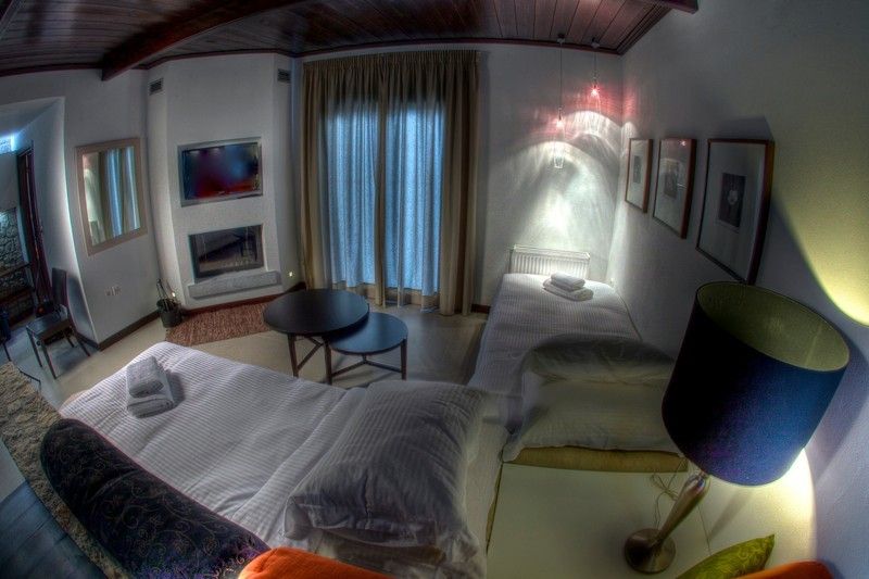 Suite with Fireplace and Spa Bath