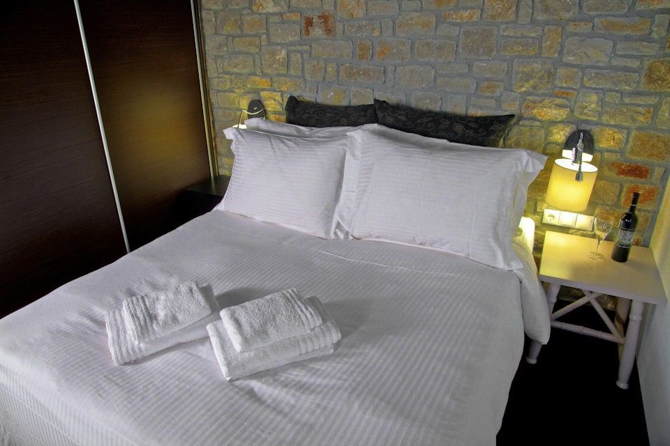 Suite with Fireplace and Spa Bath