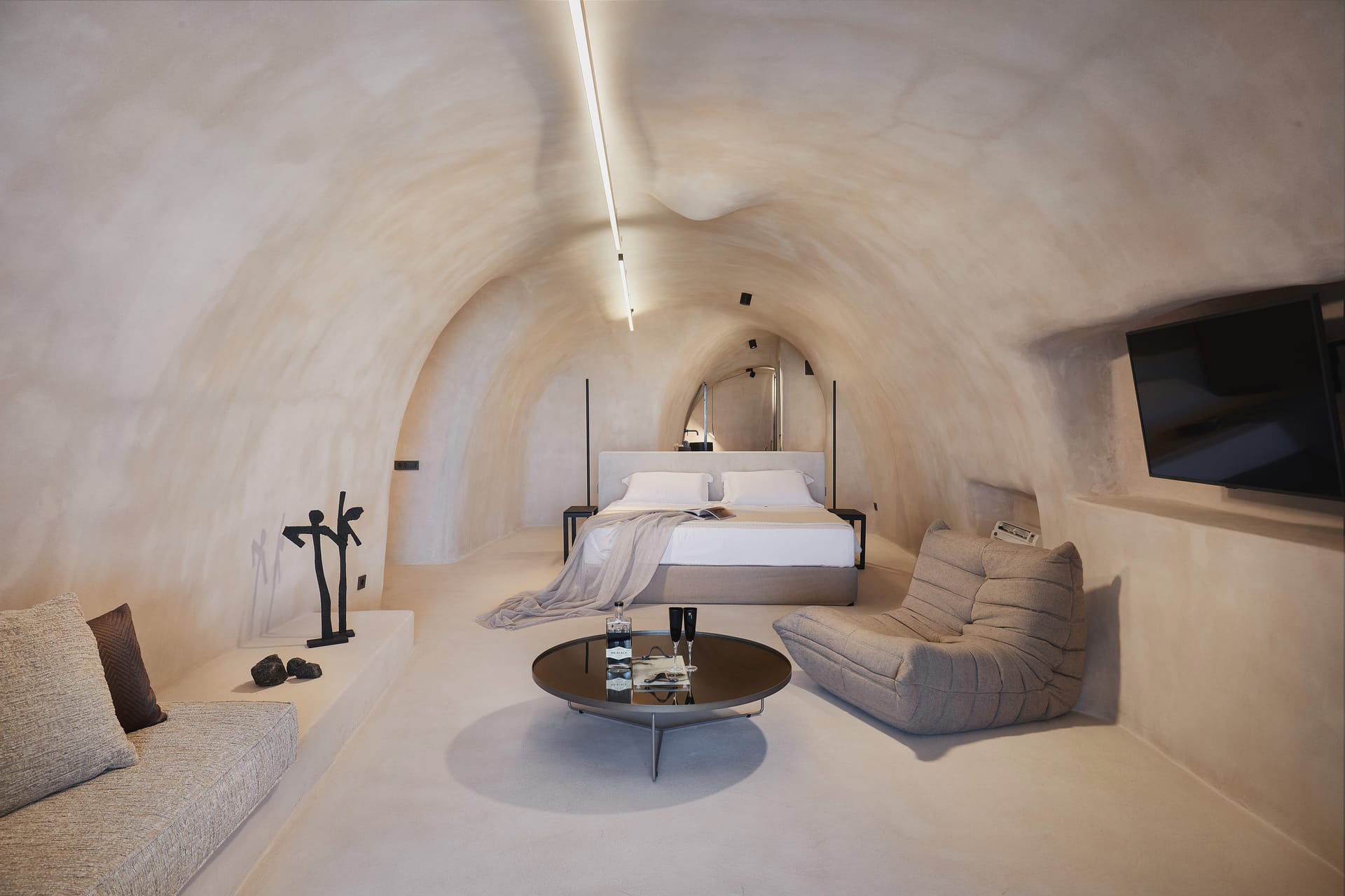 Cosmic Cave Suite with Outdoor Jacuzzi &amp; Caldera View