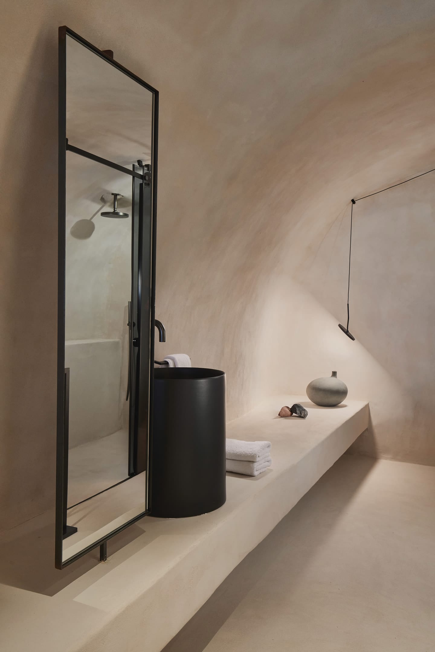 Cosmic Cave Suite with Outdoor Jacuzzi &amp; Caldera View