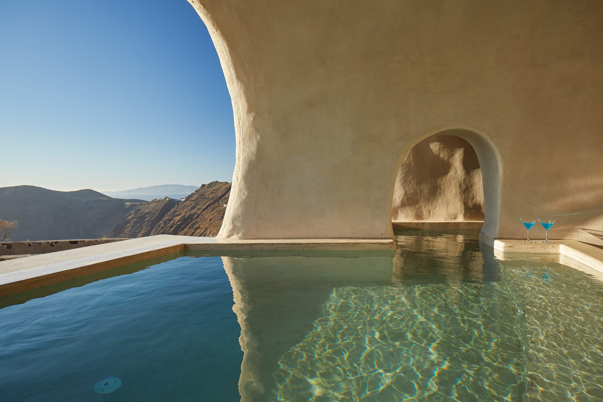 Elysium Cave Suite with Jacuzzi & Caldera View