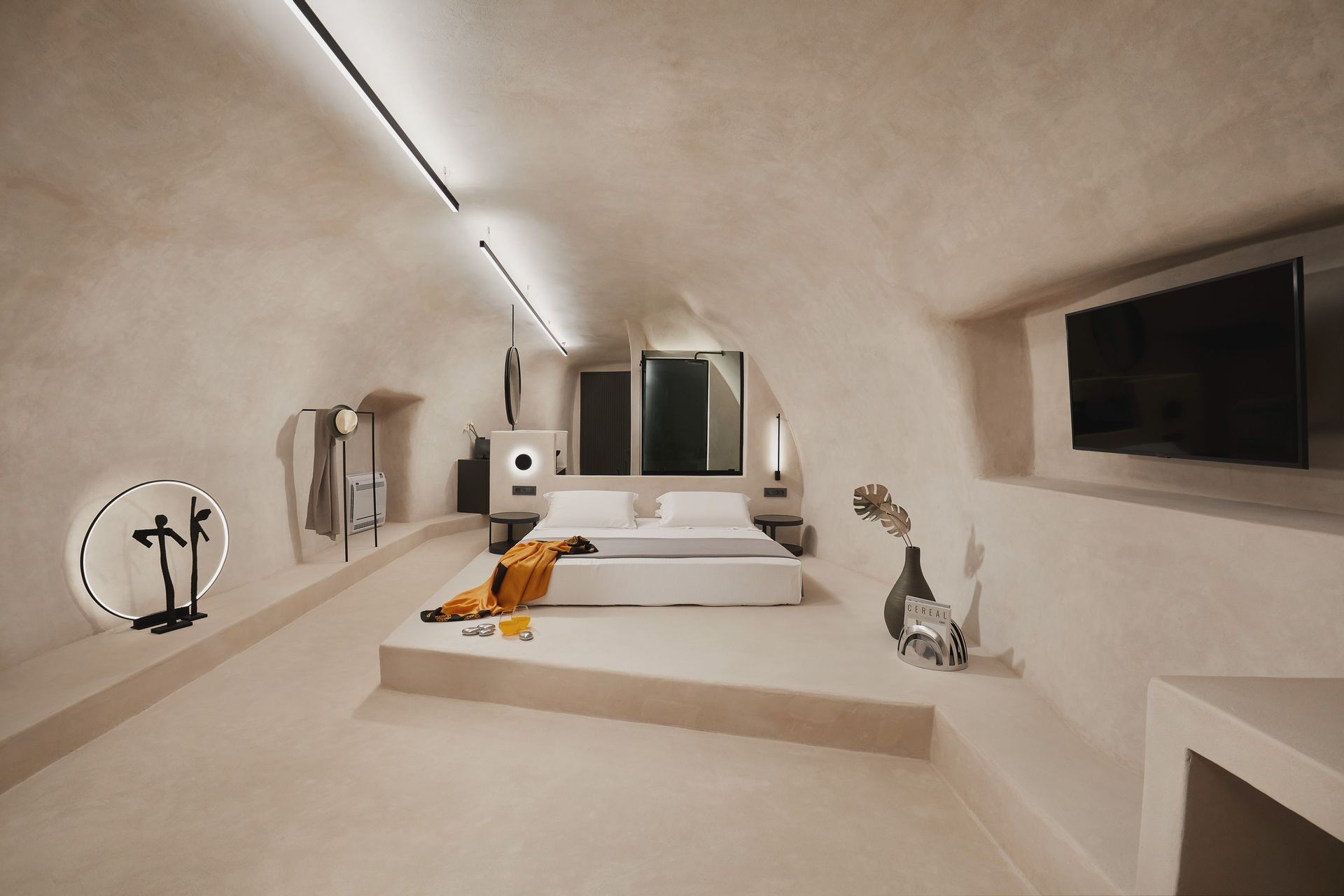 Omni Cave Suite with Jacuzzi &amp; Caldera View