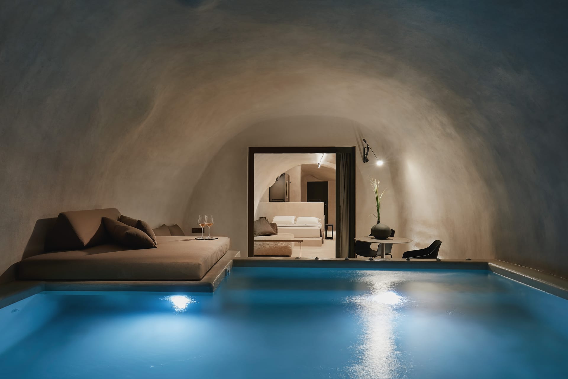 Omni Cave Suite with Jacuzzi &amp; Caldera View
