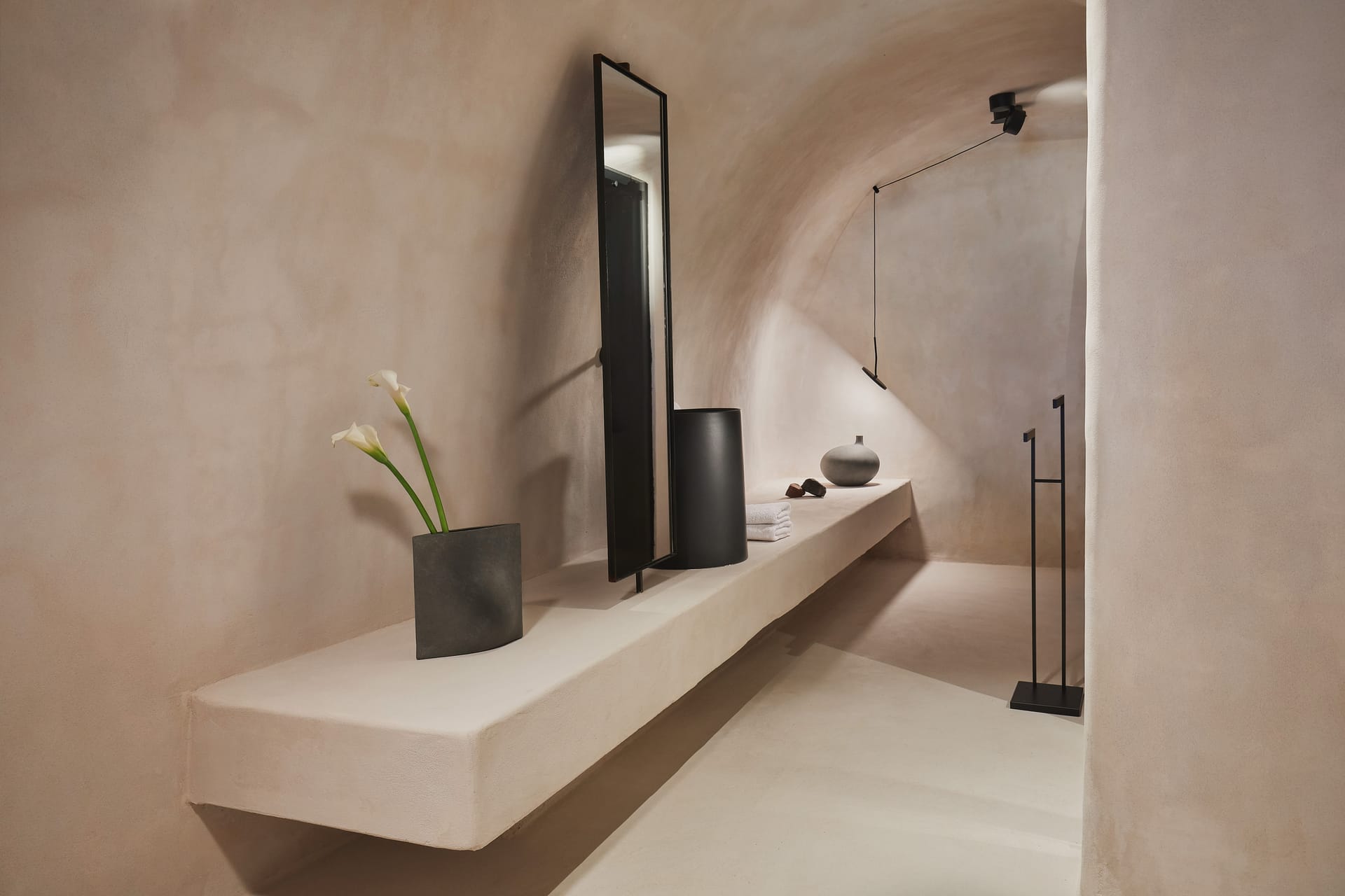 Omni Cave Suite with Jacuzzi &amp; Caldera View
