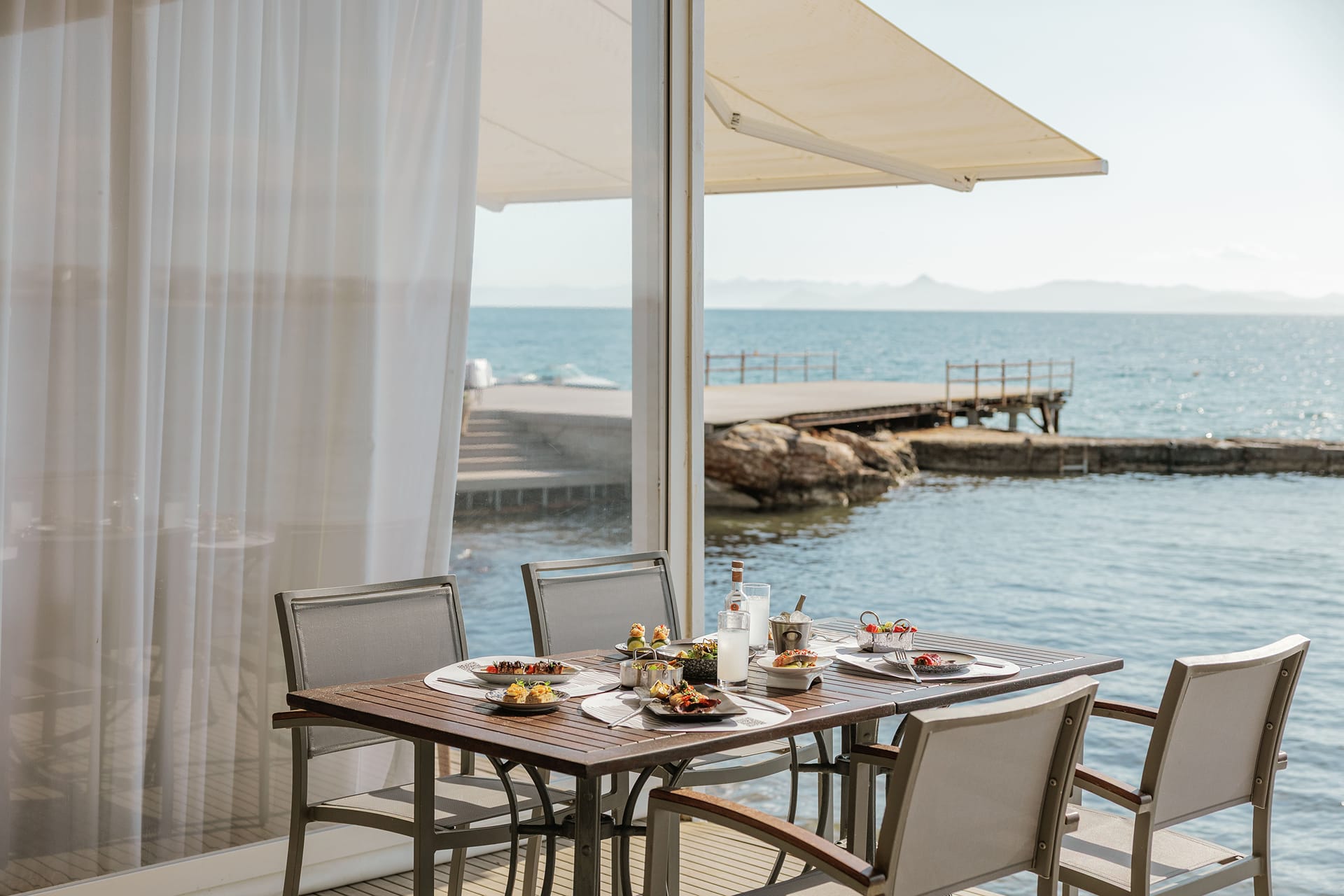 Divani Escape, ,