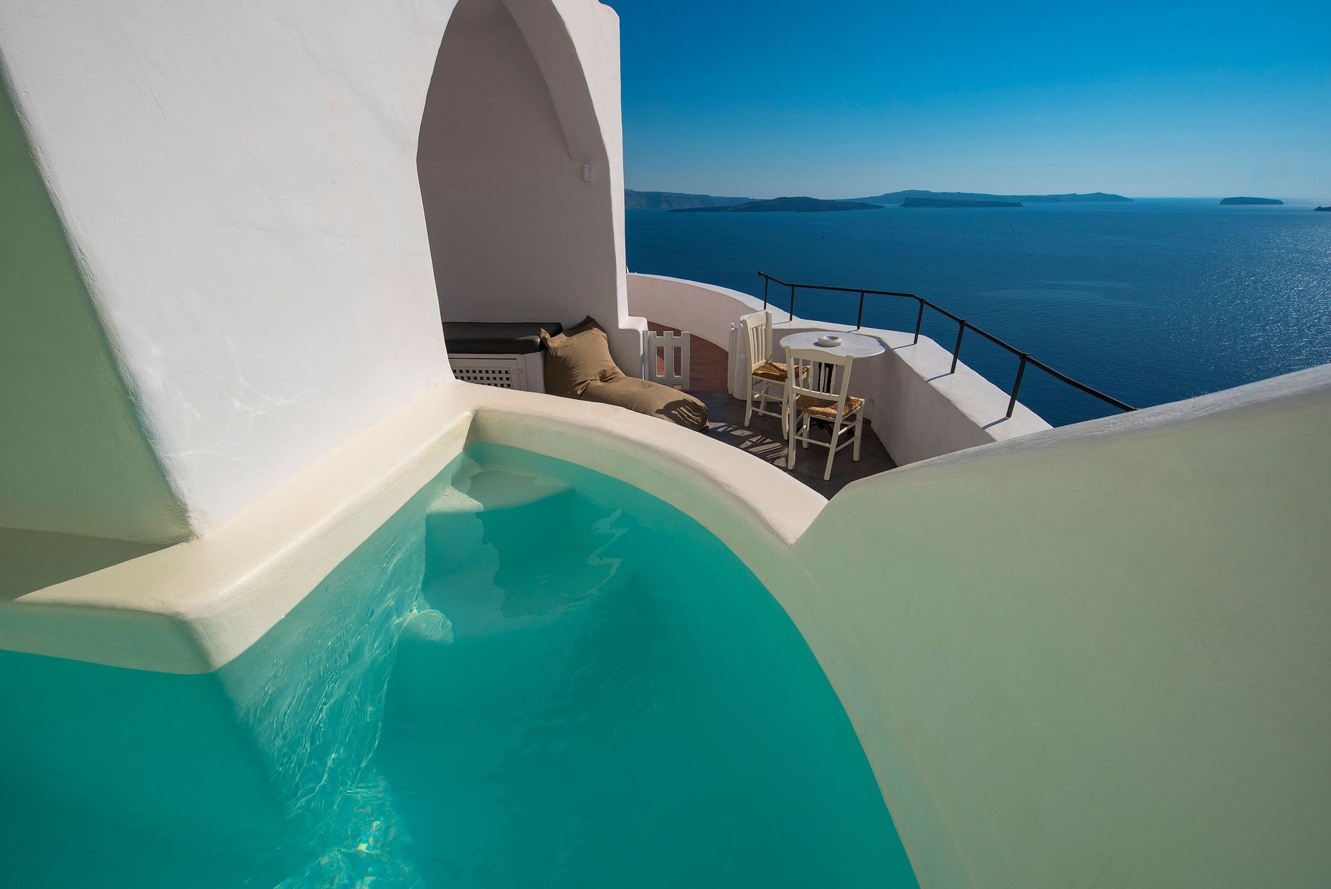 Sifnos Deluxe Suite with Outdoor Plunge Pool and Caldera View Ducato di Oia Santorini