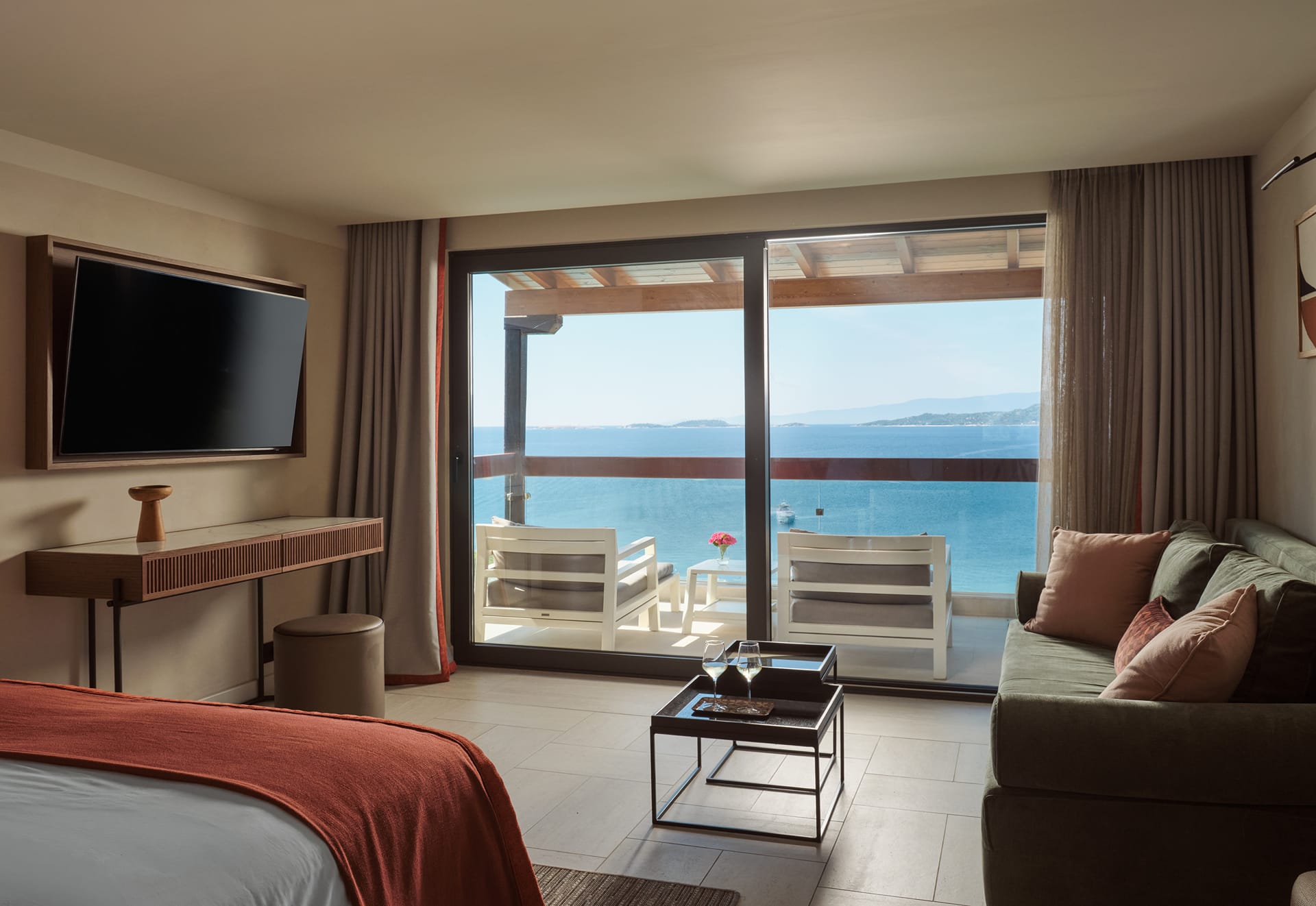 Eagles Palace Hotel, Uranopolis, Grčka — Deluxe Junior Suite Sea Front