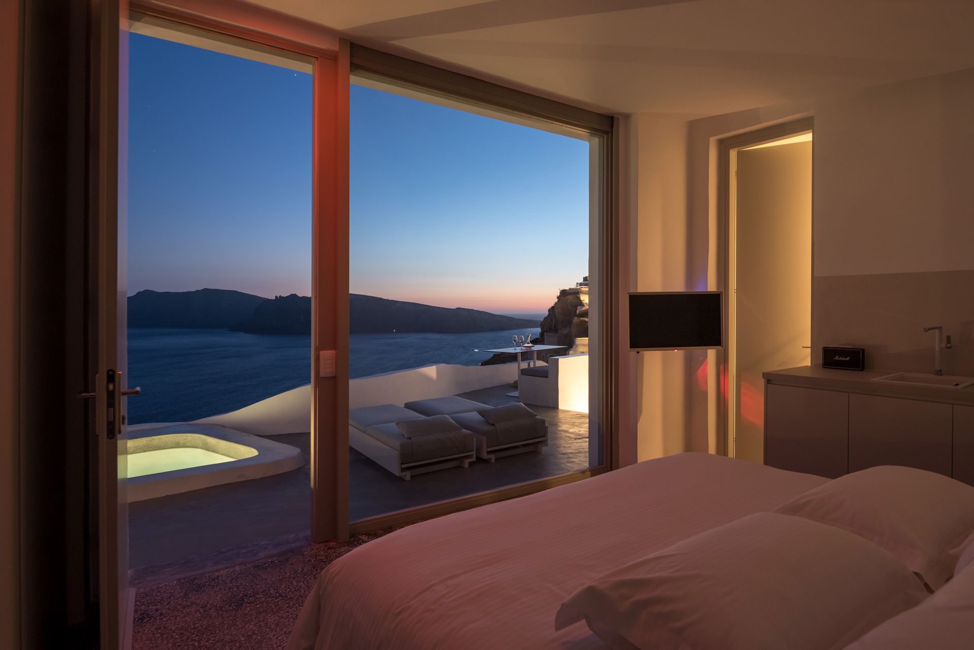 echoes luxury suites airbnb greece