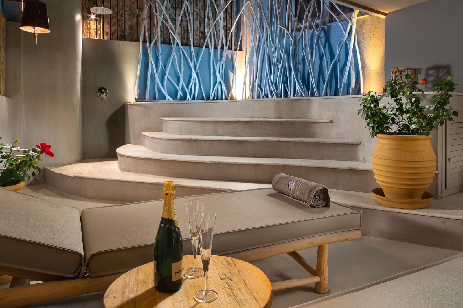 Queen Suite with Private Outdoor Hydromassage Tub | Iviskos