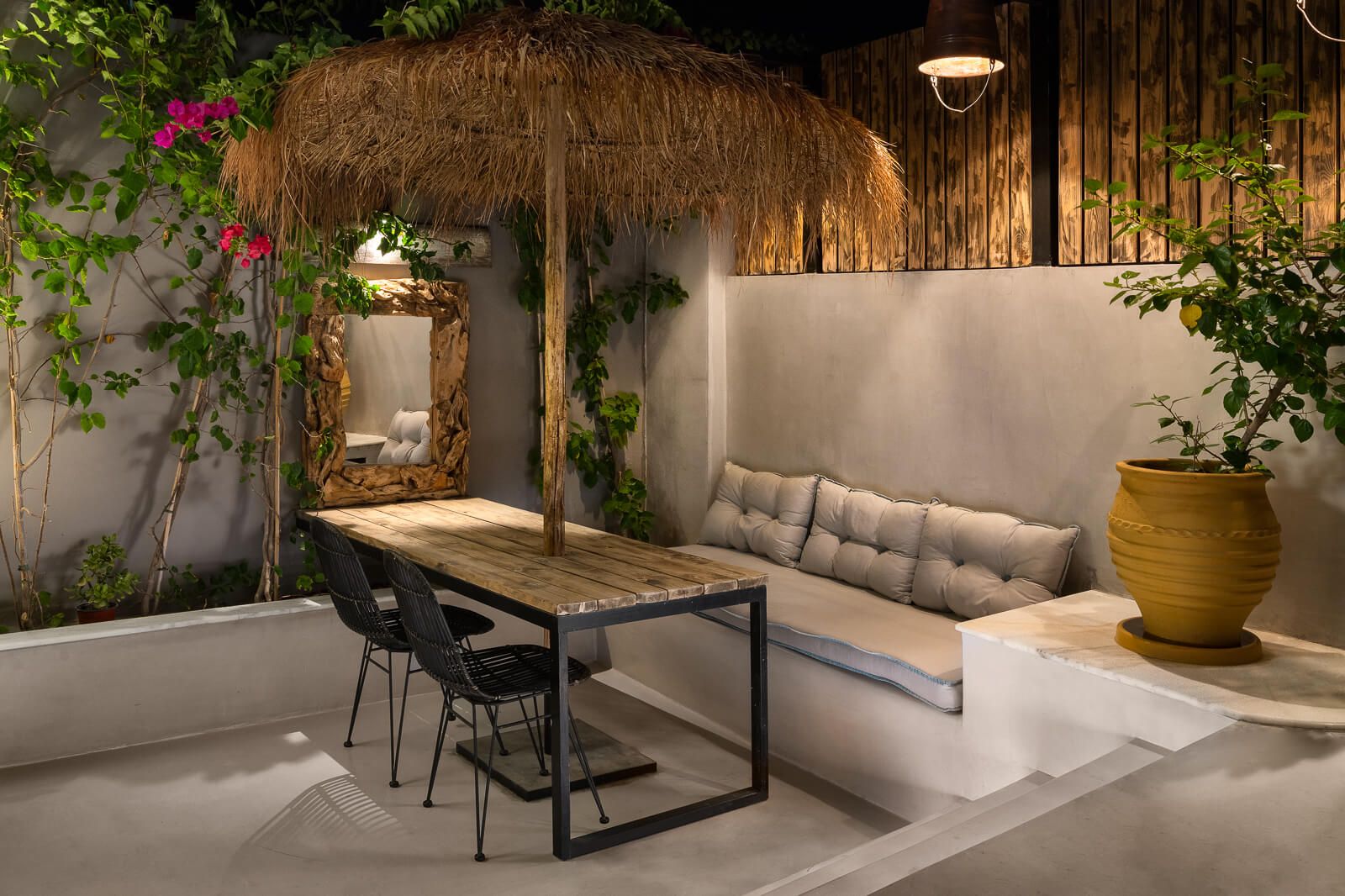Queen Suite with Private Outdoor Hydromassage Tub | Iviskos