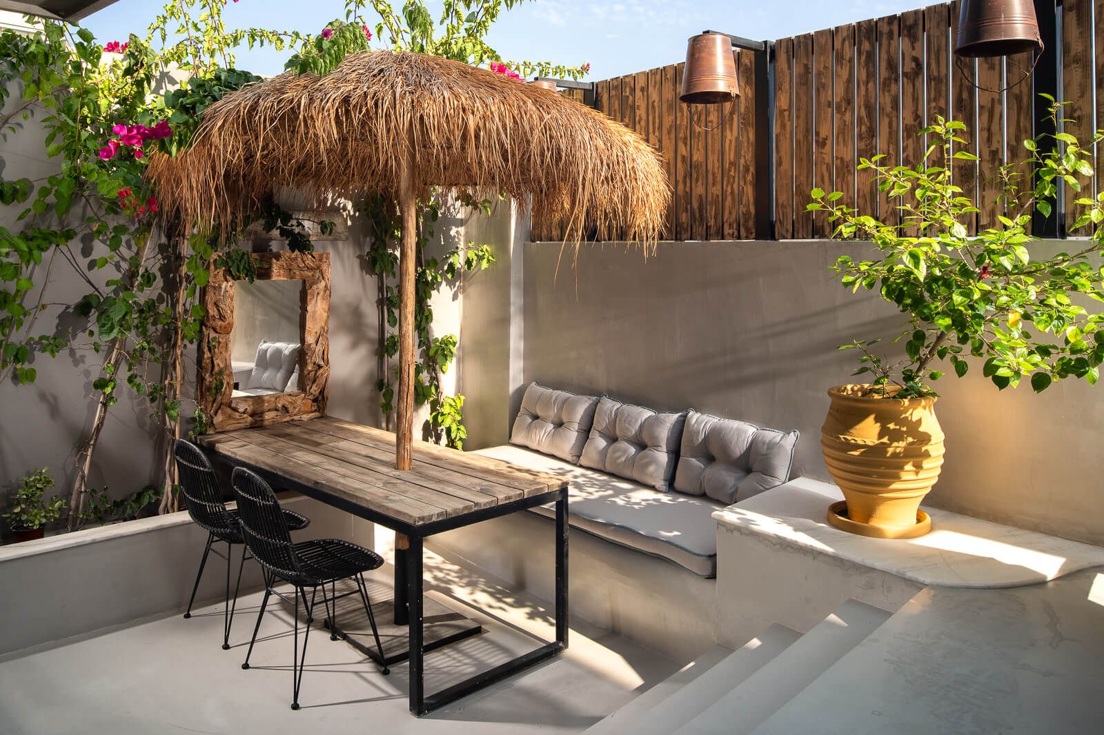 Queen Suite with Private Outdoor Hydromassage Tub | Iviskos
