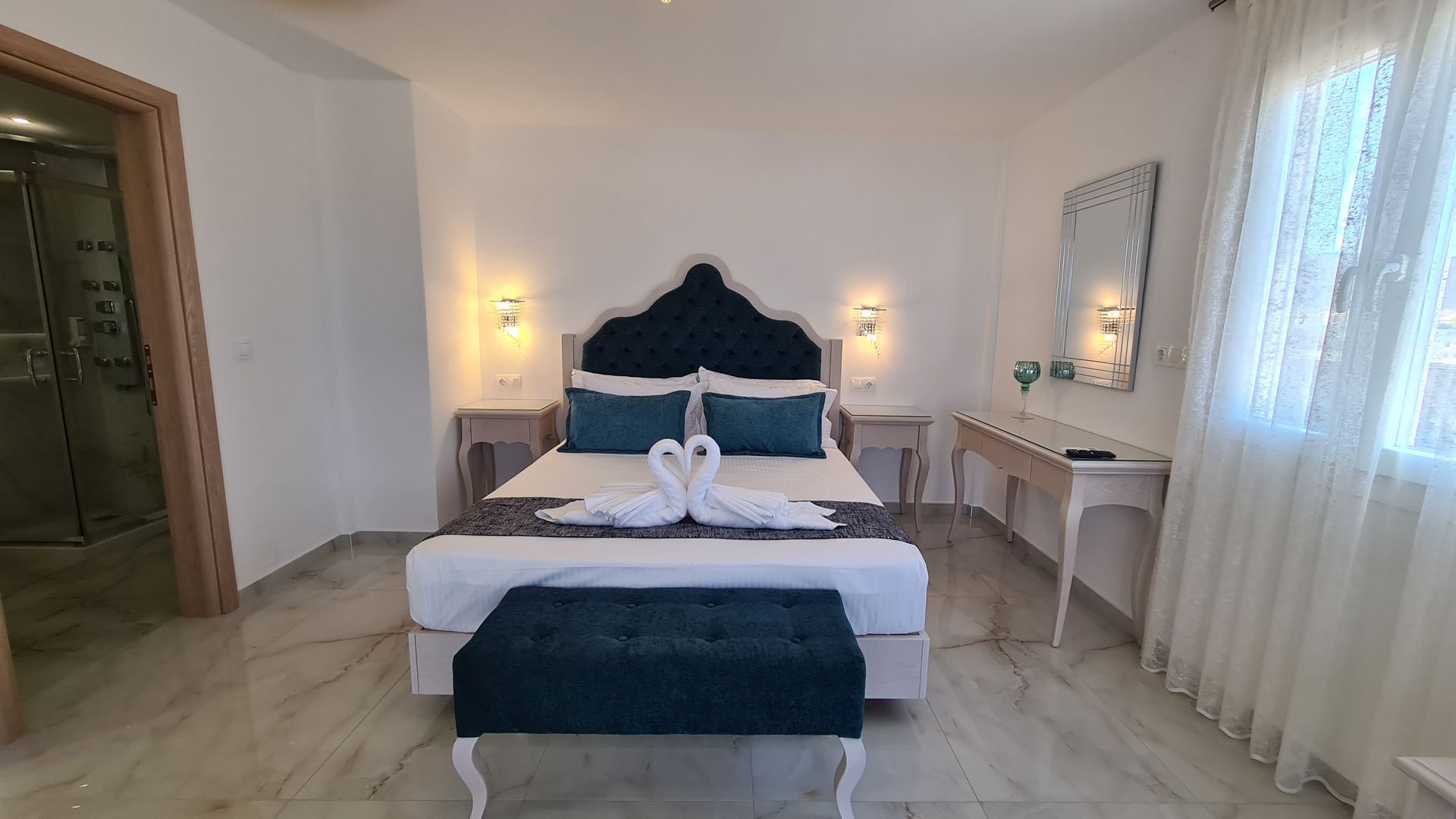 Luxury Suite with Jacuzzi