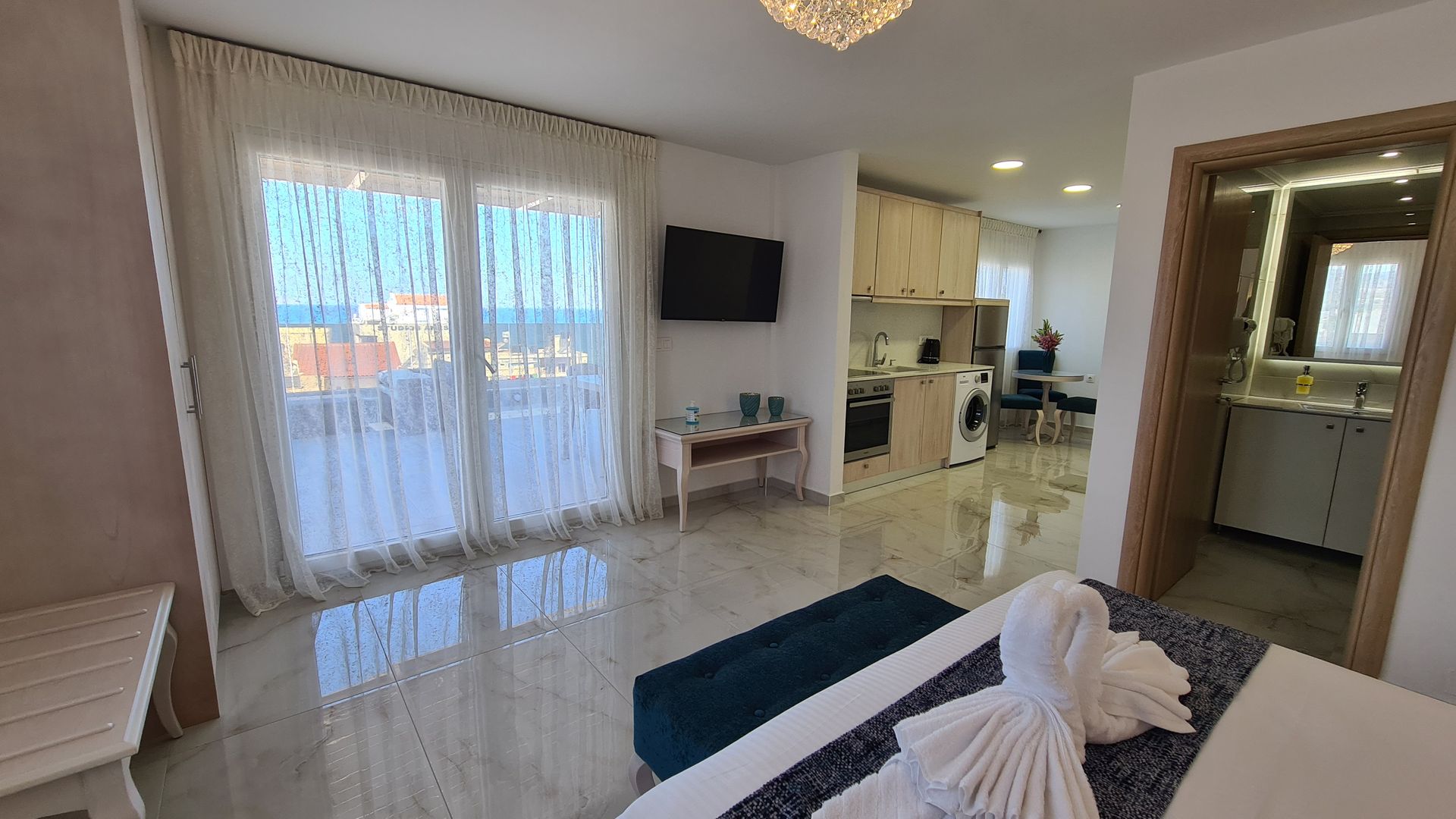 Luxury Suite with Jacuzzi
