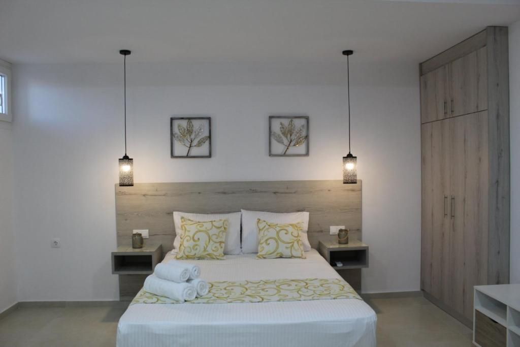 Semi-Βasement Studio ​Double bed