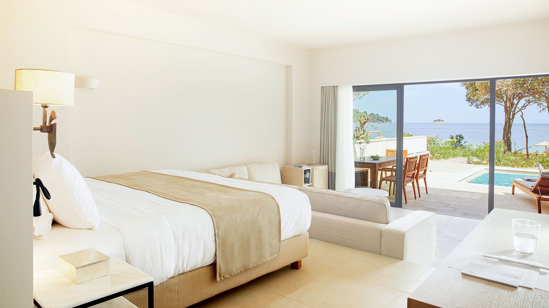 Beachfront Junior Suite | Grace Rooms & Suites