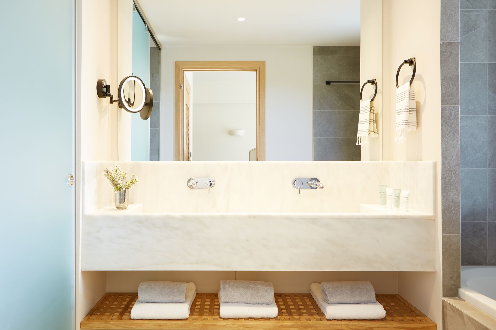 Interconnected Suite Hot Tub | Nest Grove Rooms Villas & Suites
