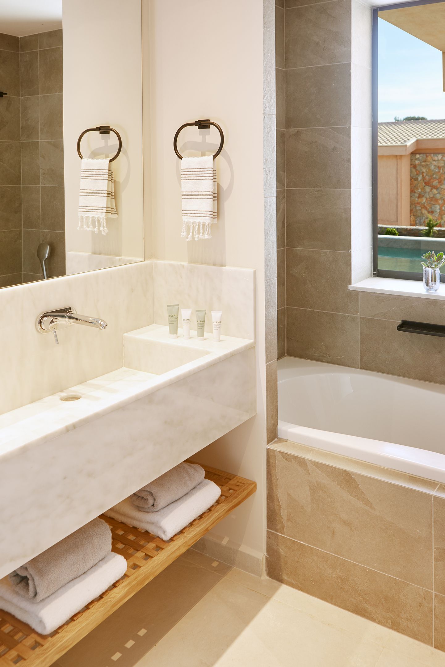 Double Supreme Deluxe Upper Floor | Nest Grove Rooms Villas &amp; Suites