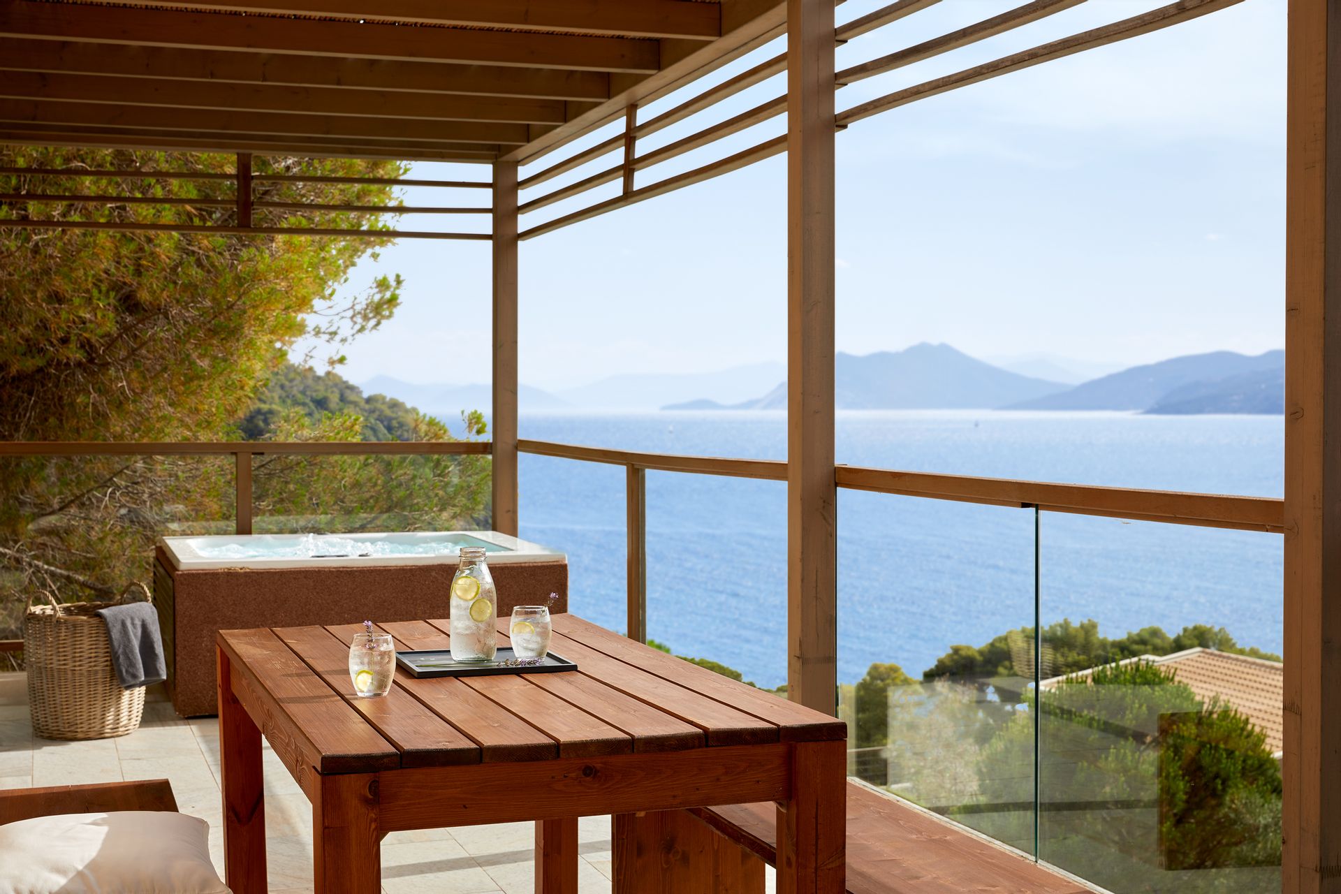 Premium Suite Hot Tub | Nest Infinity Rooms & Suites
