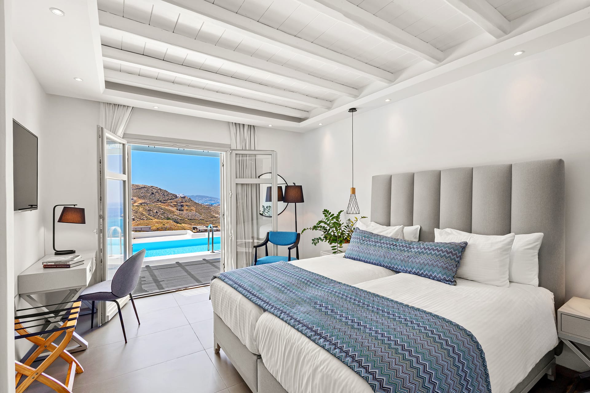 Deluxe Suite with Sharing Pool Panoramic Sea View - 32 m²