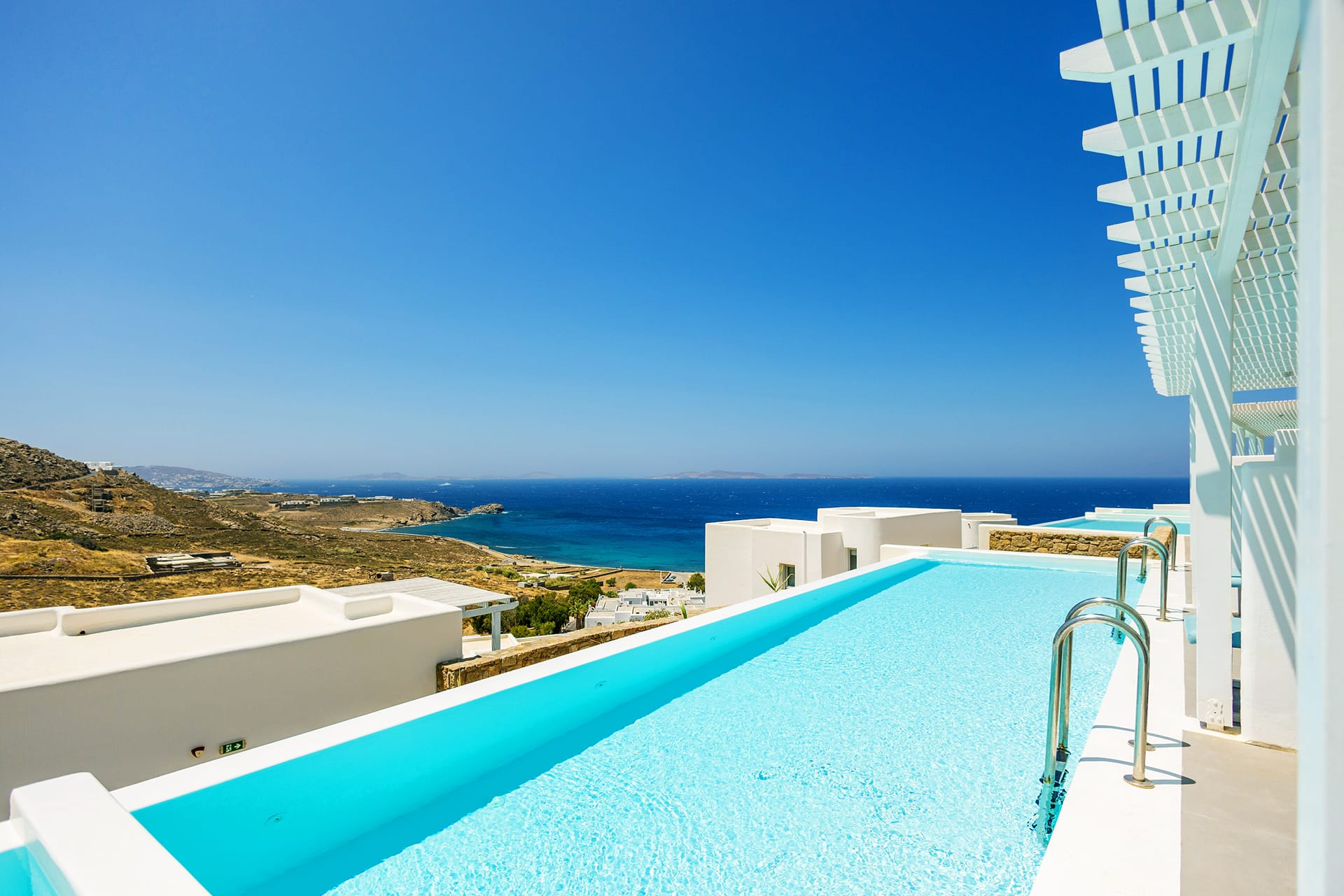 Deluxe Suite with Sharing Pool Panoramic Sea View - 32 m²