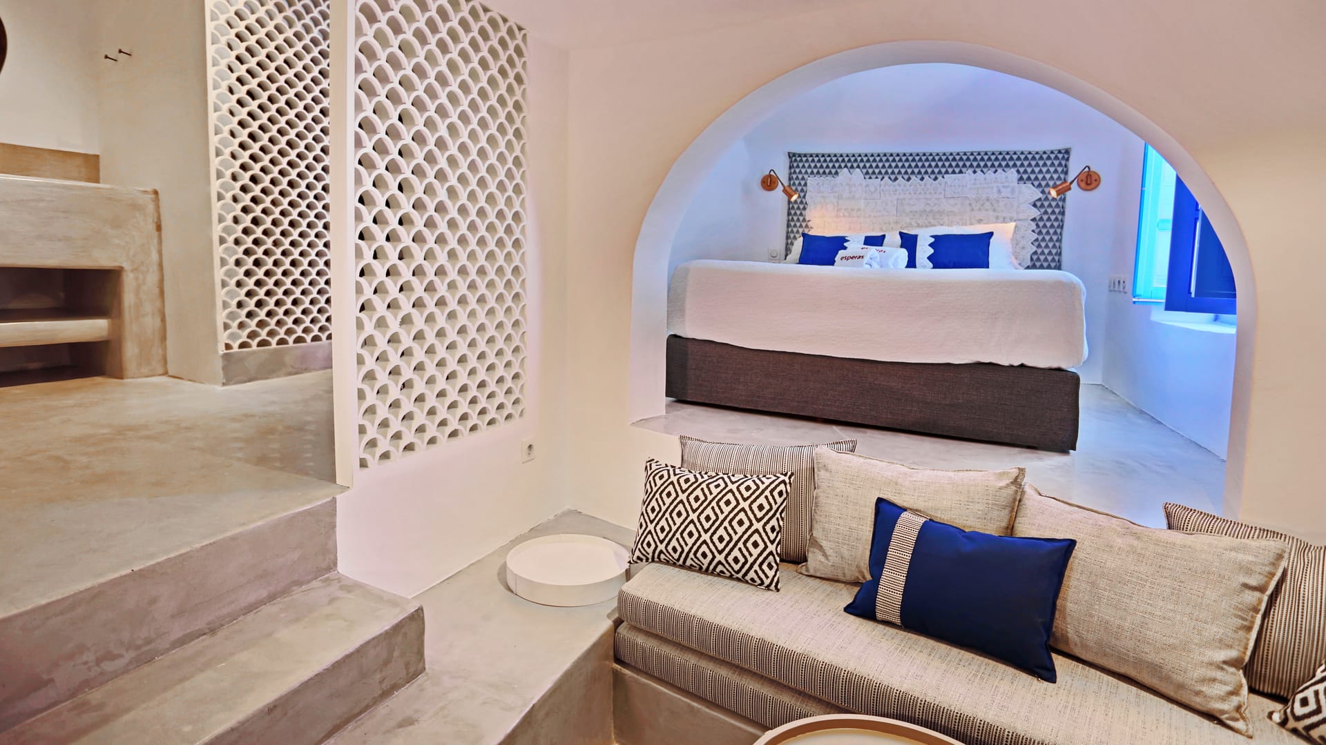Vibrant Suite With Sunset View Esperas Hotel In Oia Ia Santorini vibrant-suite-with-sunset-view-esperas-hotel-in-oia-ia-santorini