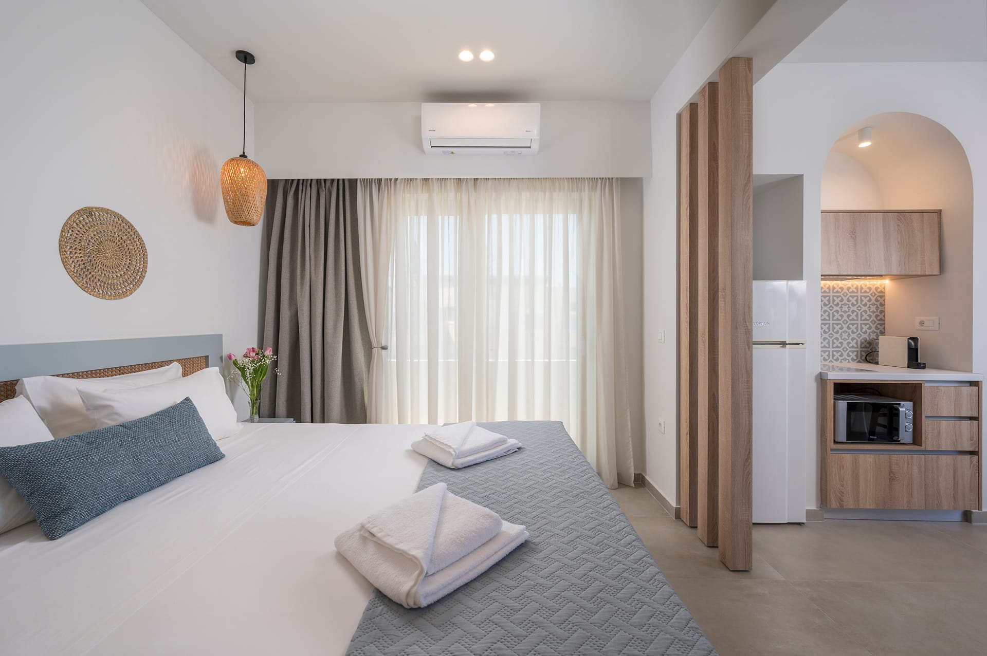Superior Studio with King Bed &amp; Sea View