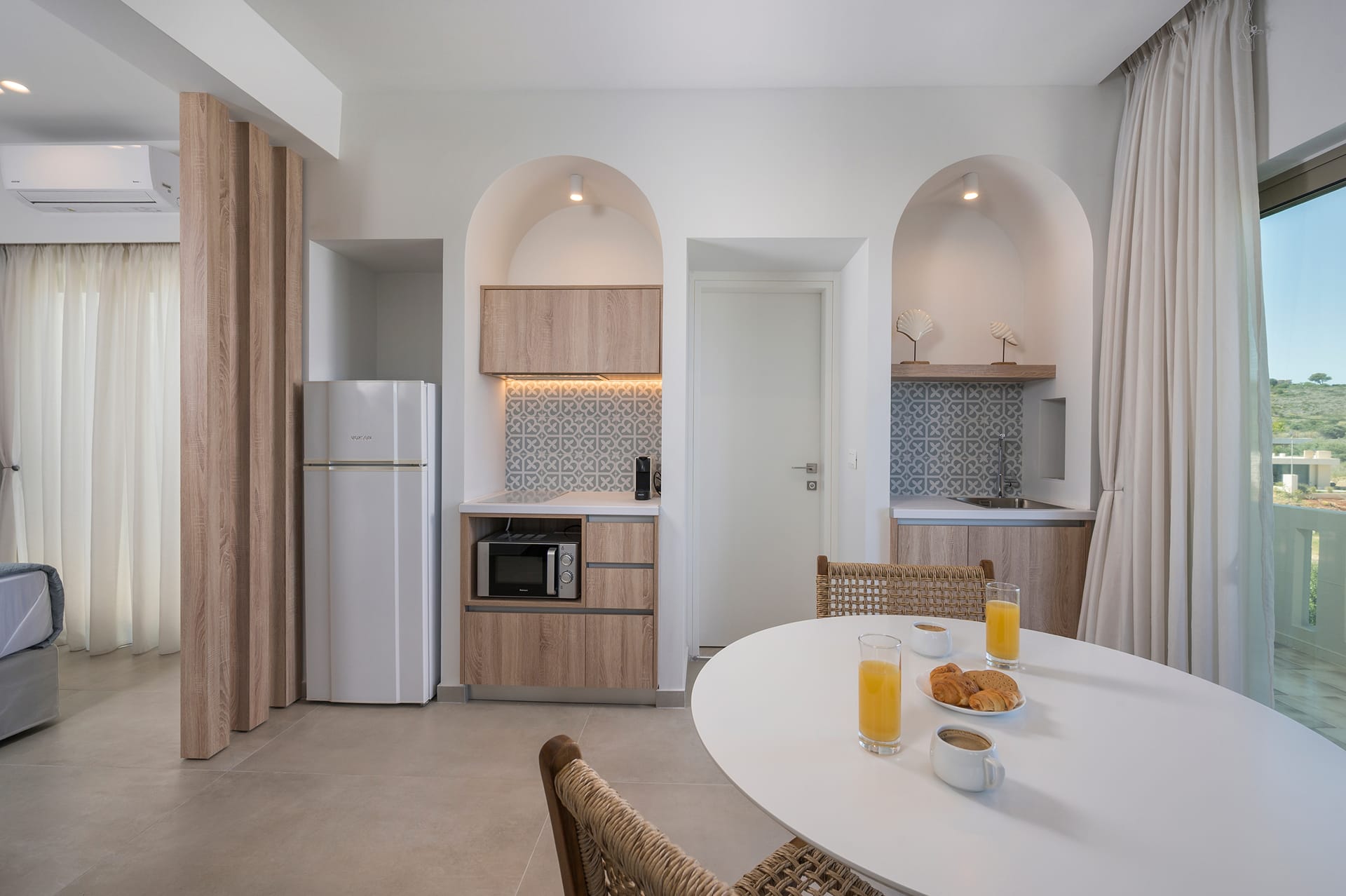 Superior Studio with King Bed &amp; Sea View