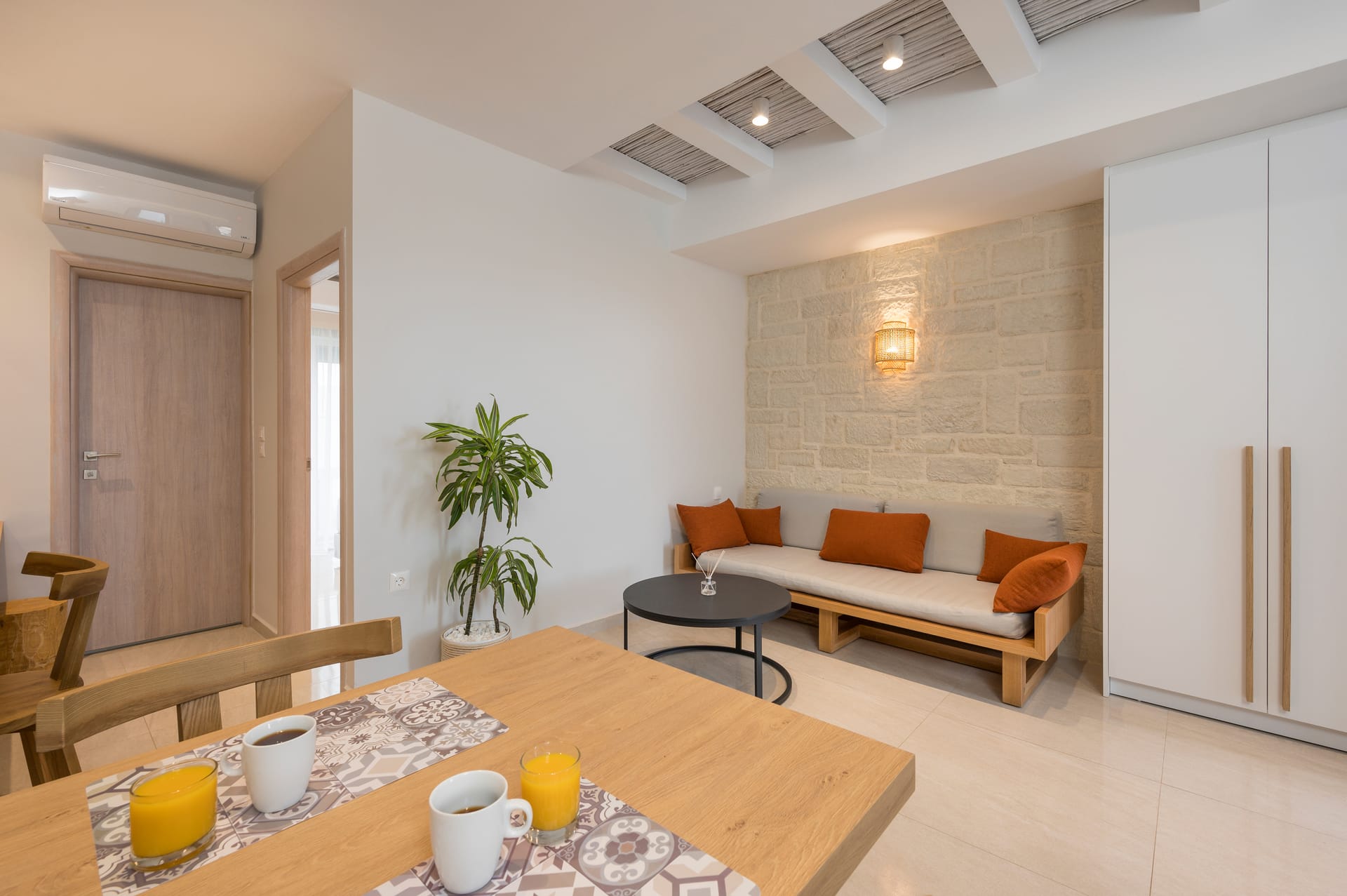 Superior One Bedroom Apartment with King Bed