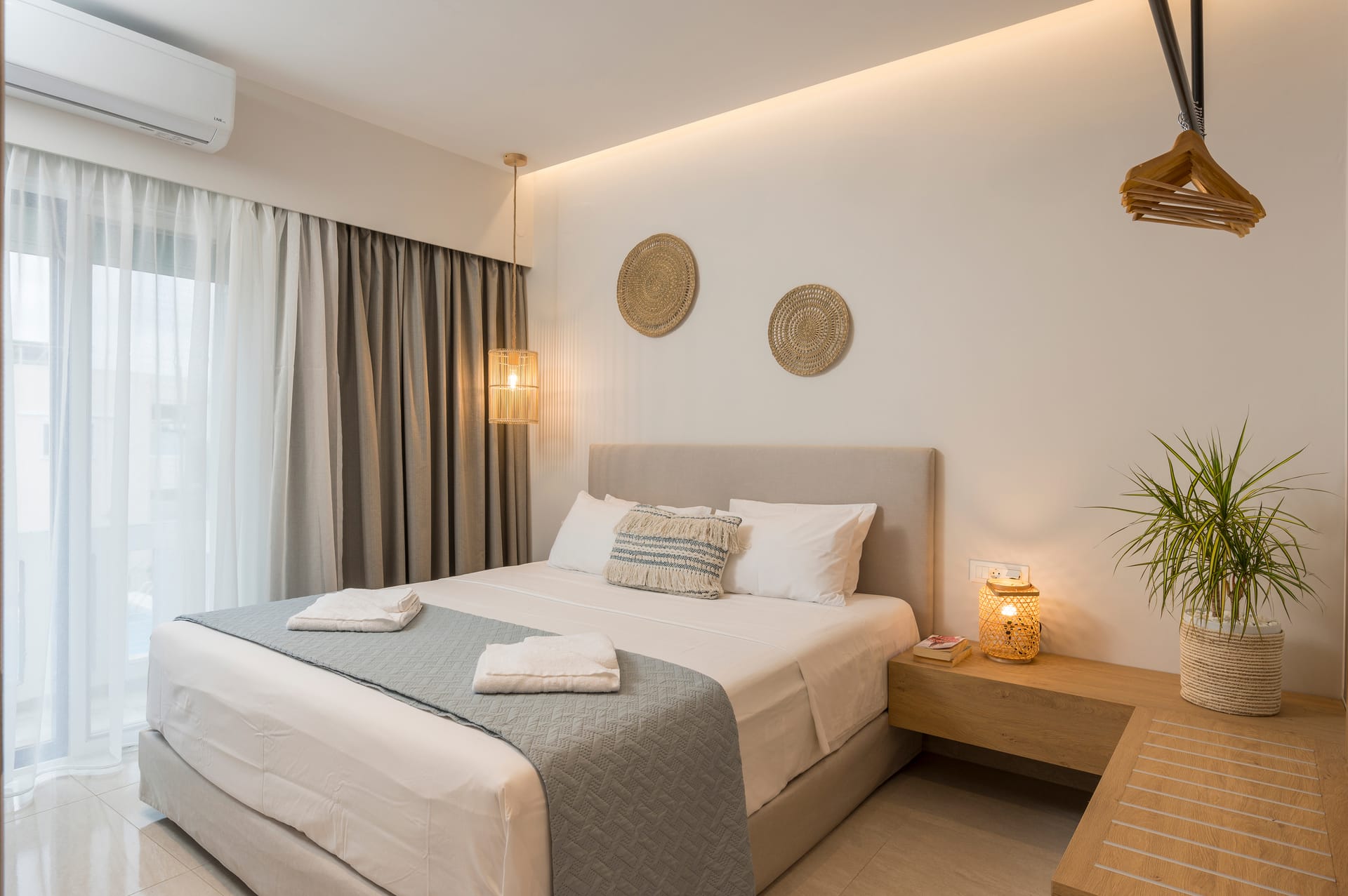 Superior One Bedroom Apartment with King Bed