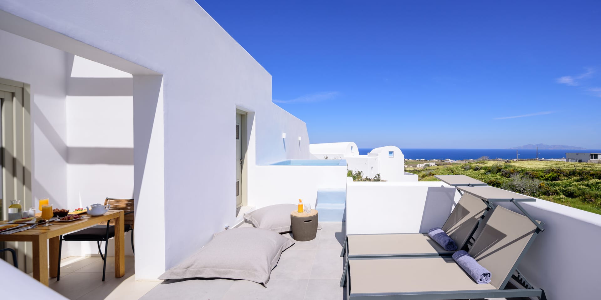 Junior Suite with Heated Jacuzzi and Sea View