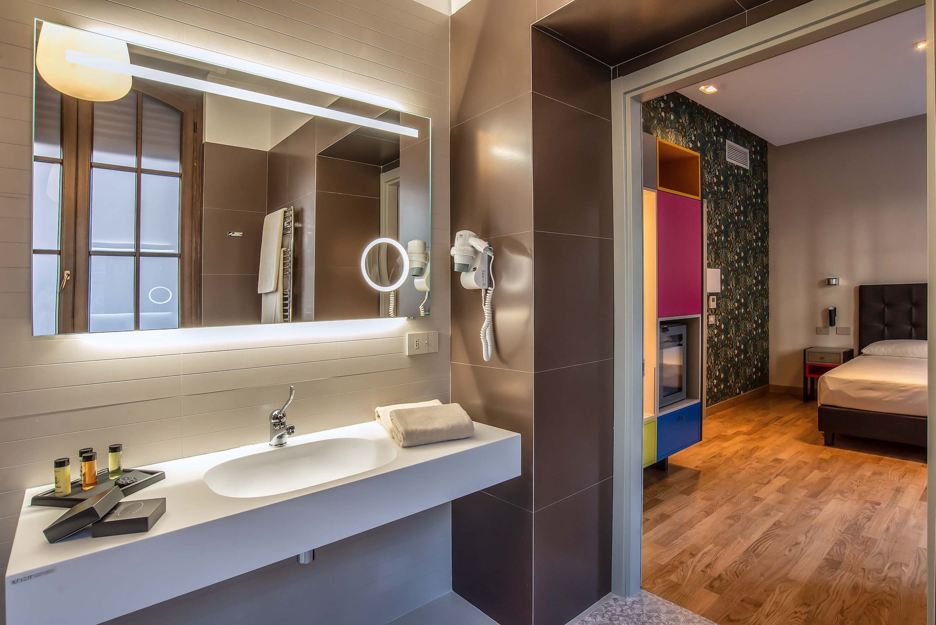 Run Of House Albergo Etico Rome Book Online