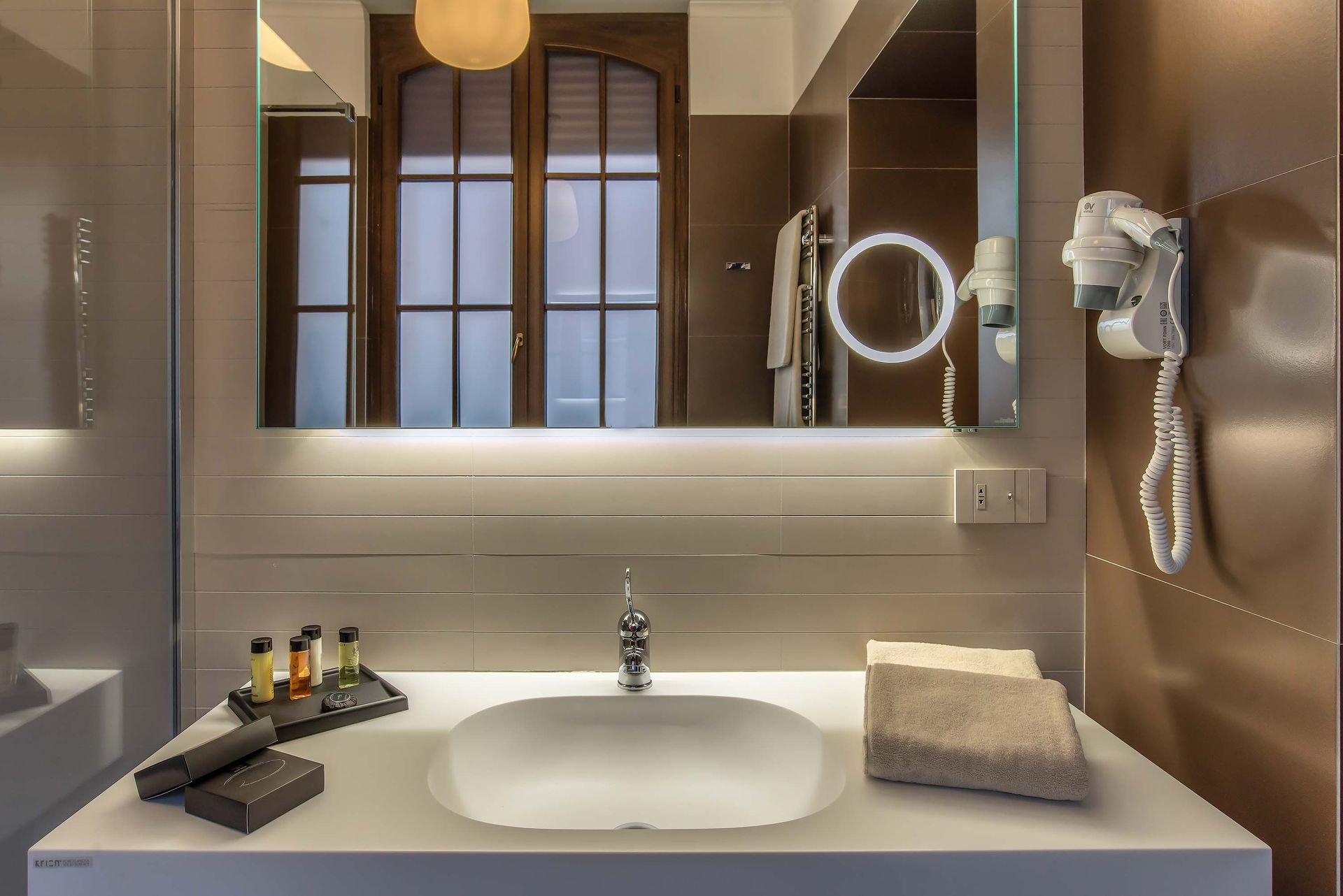 Run Of House Albergo Etico Rome Book Online