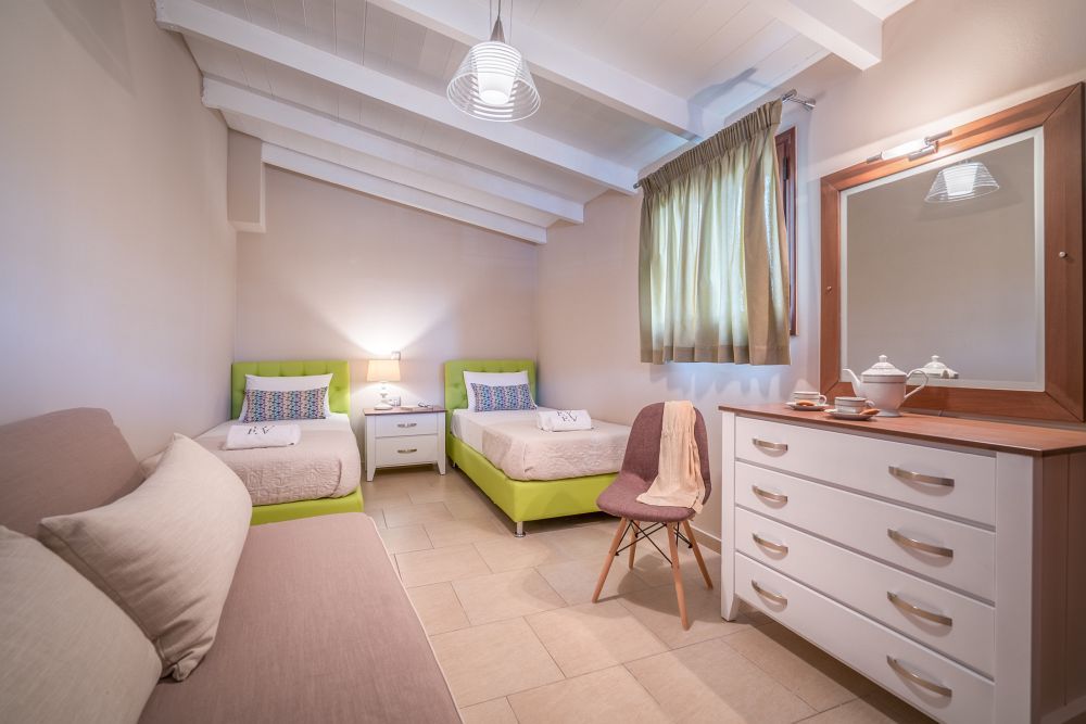 2 bedroom &amp; Guesthouse Villa with Private pool