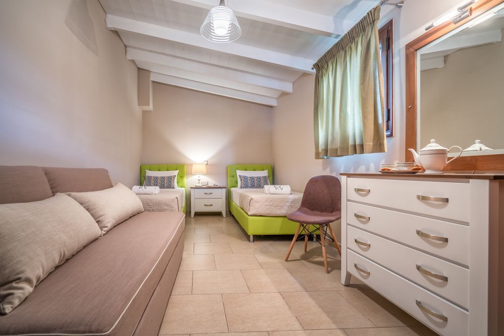 2 bedroom &amp; Guesthouse Villa with Private pool