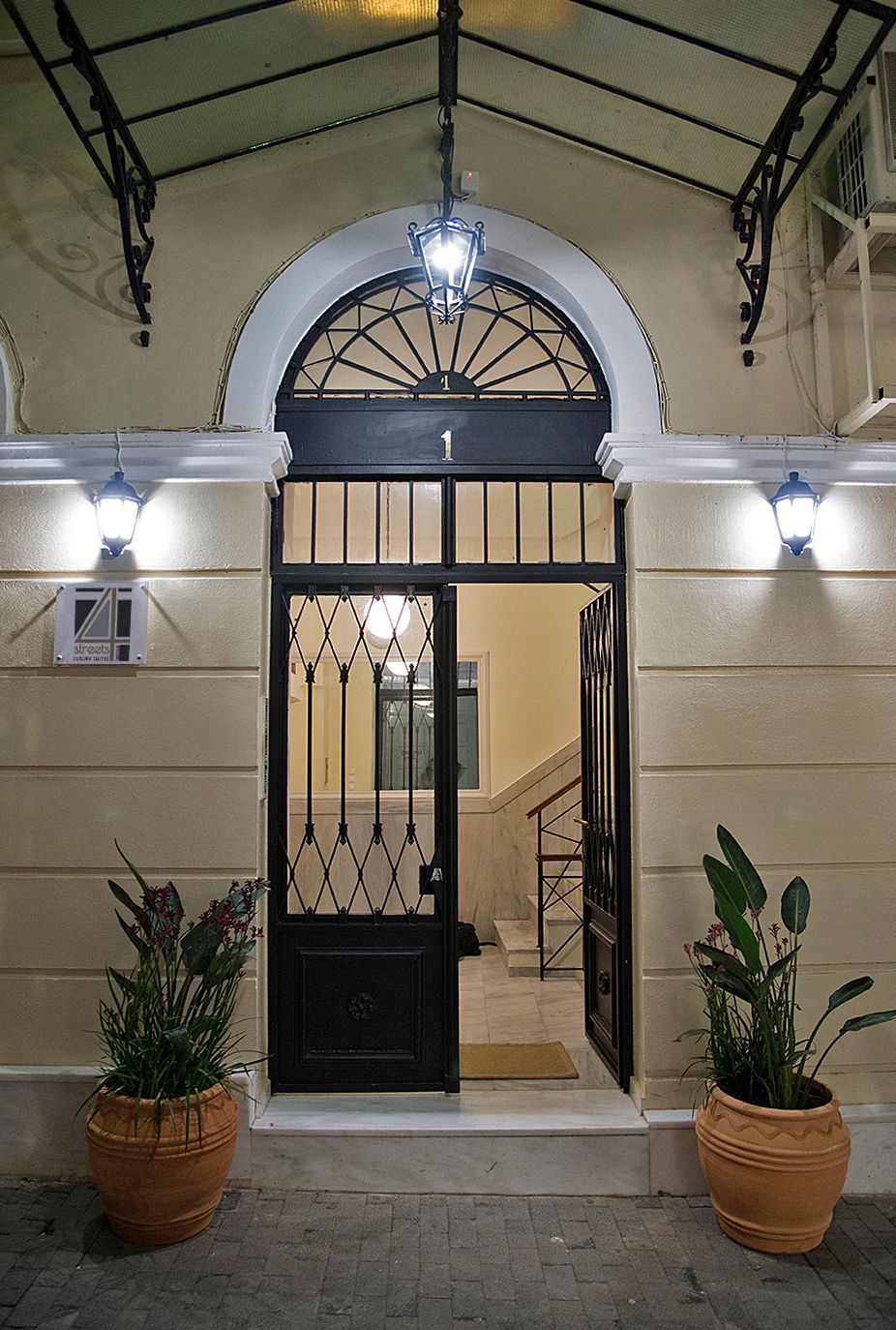 Estate | 9 Bedrooms | 4 Suites | Acropolis View