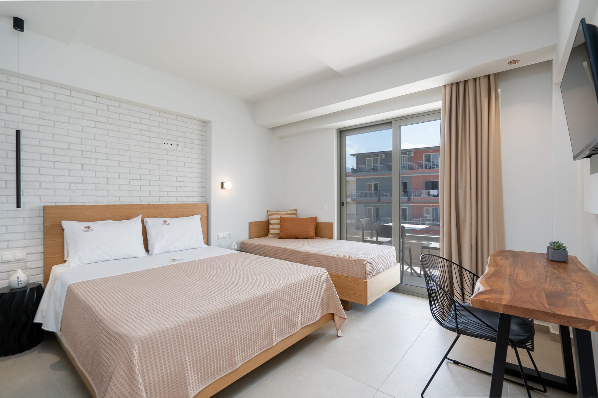 Comfort Triple Room - Mt. Olympus View