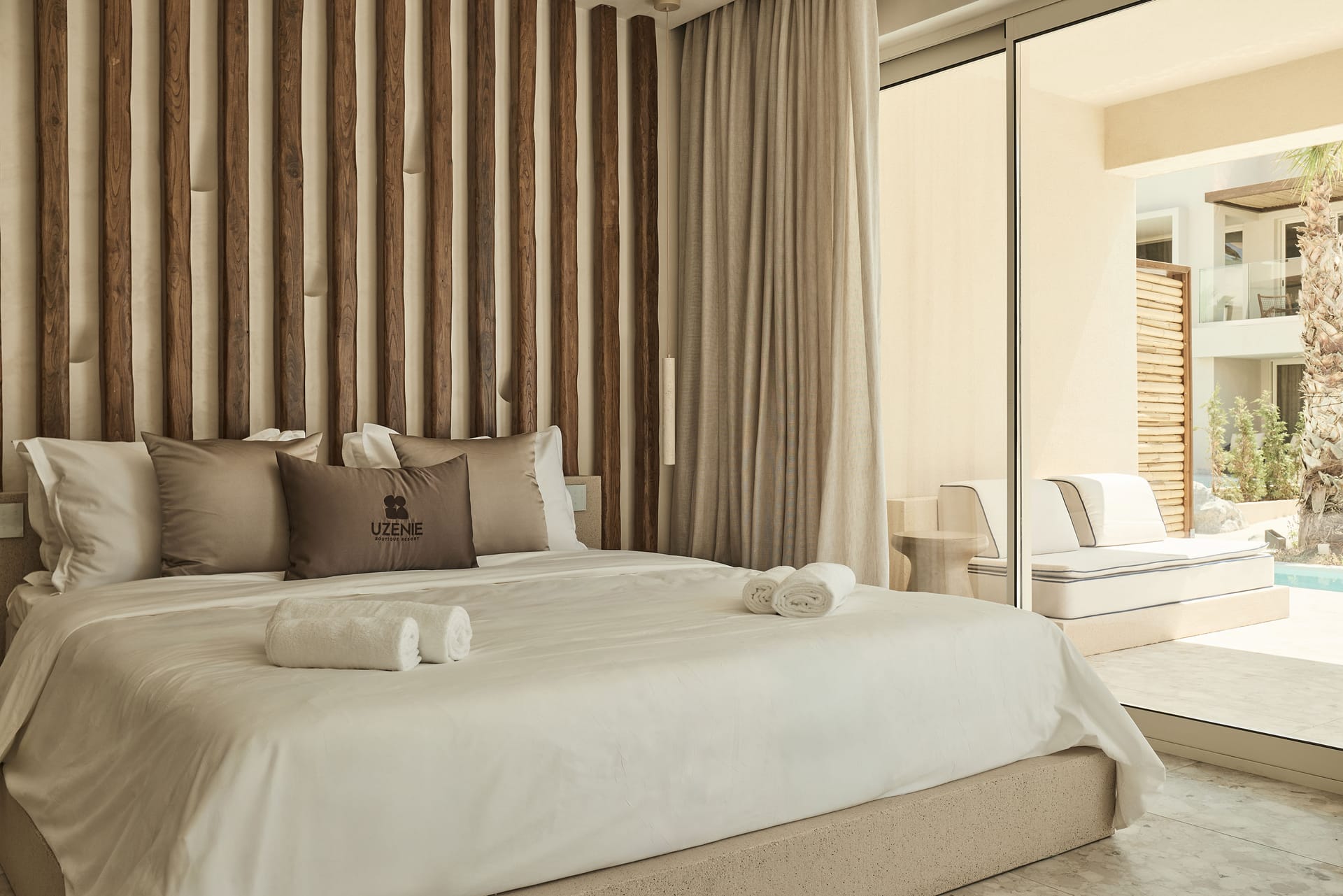 Spa Retreat Suite with Private Pool & Hydromassage Bathtub