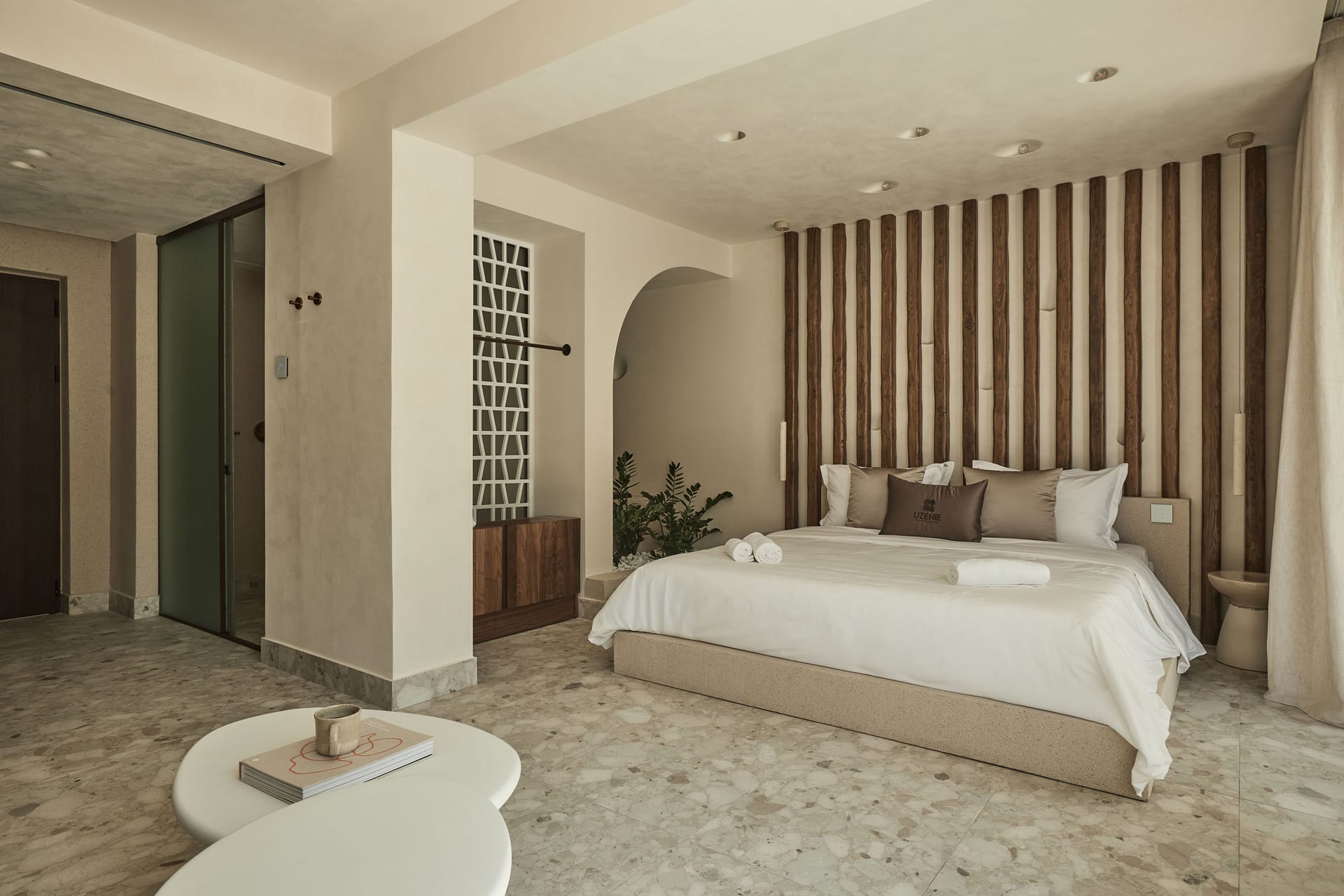Spa Retreat Suite with Private Pool & Hydromassage Bathtub