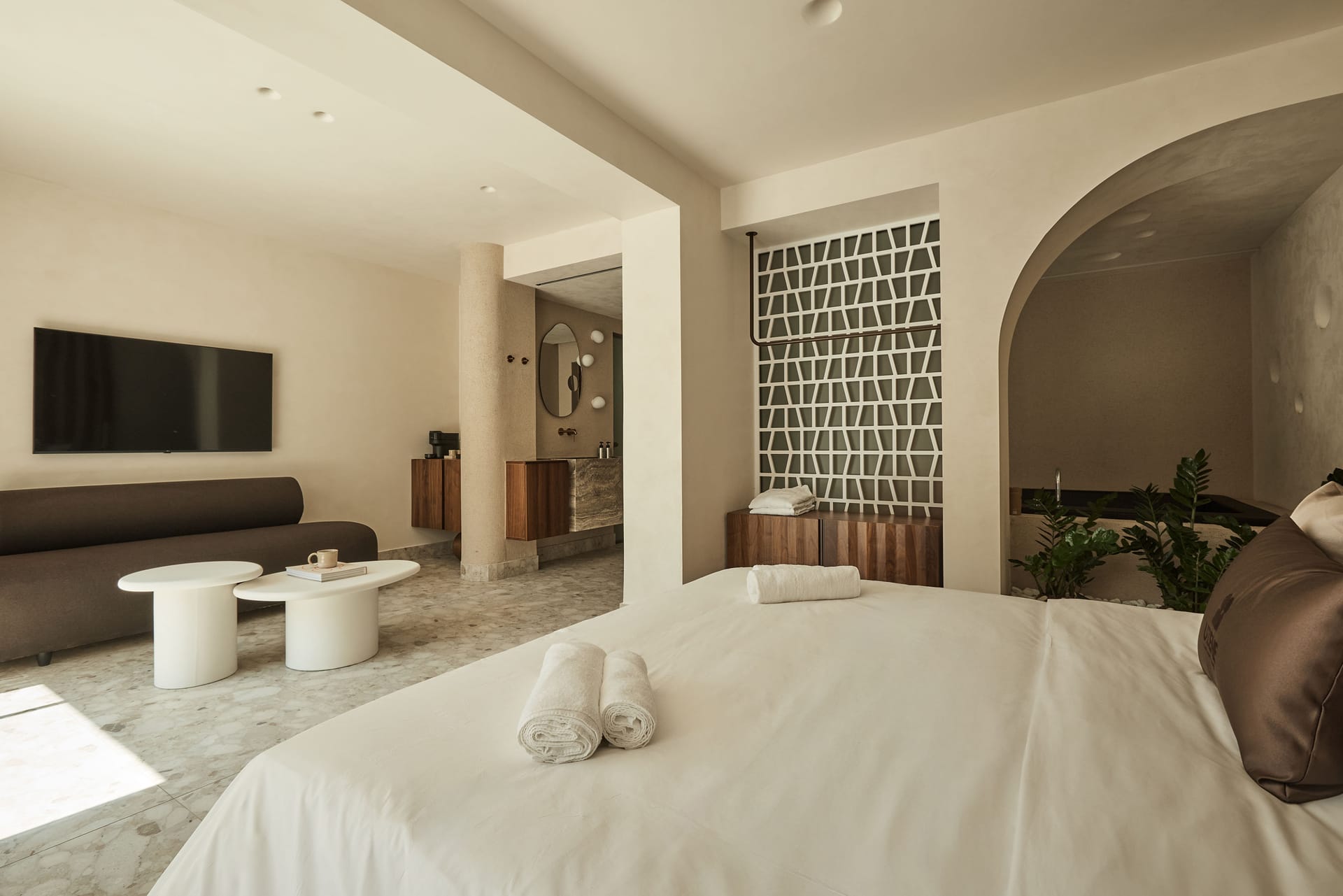 Spa Retreat Suite with Private Pool & Hydromassage Bathtub